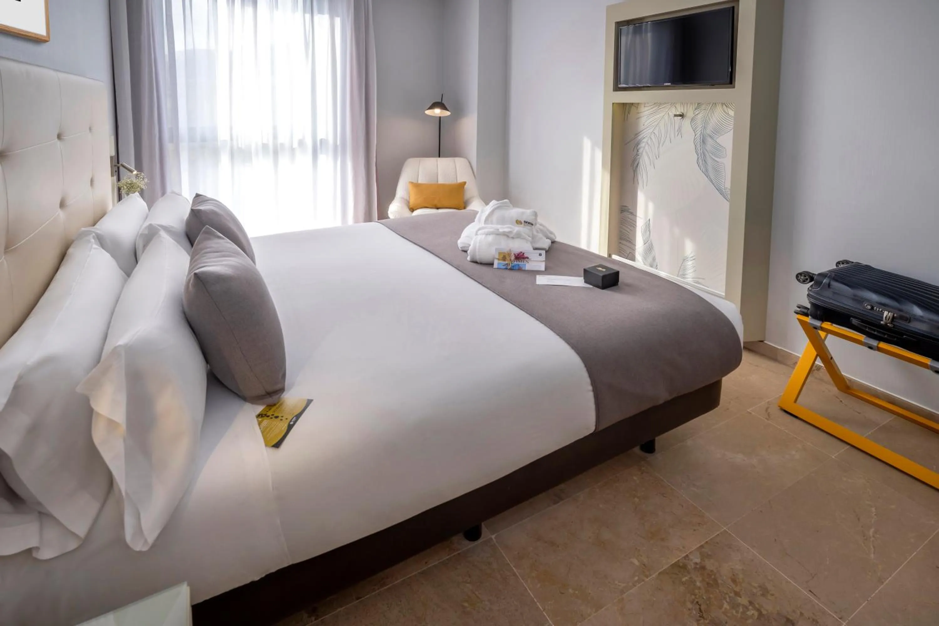 Photo of the whole room, Bed in Hotel SERHS Del Port