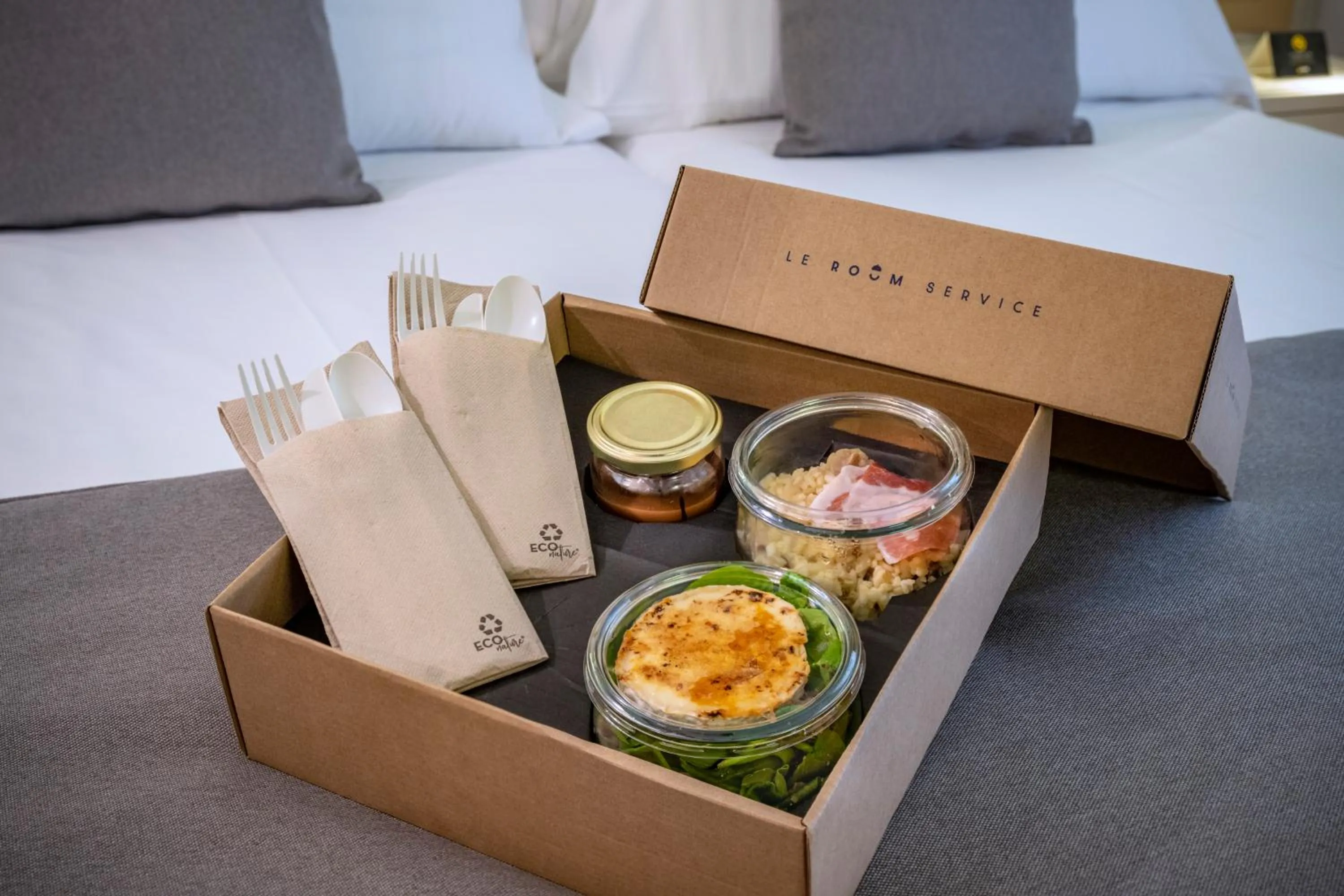 Food and drinks in Hotel SERHS Del Port