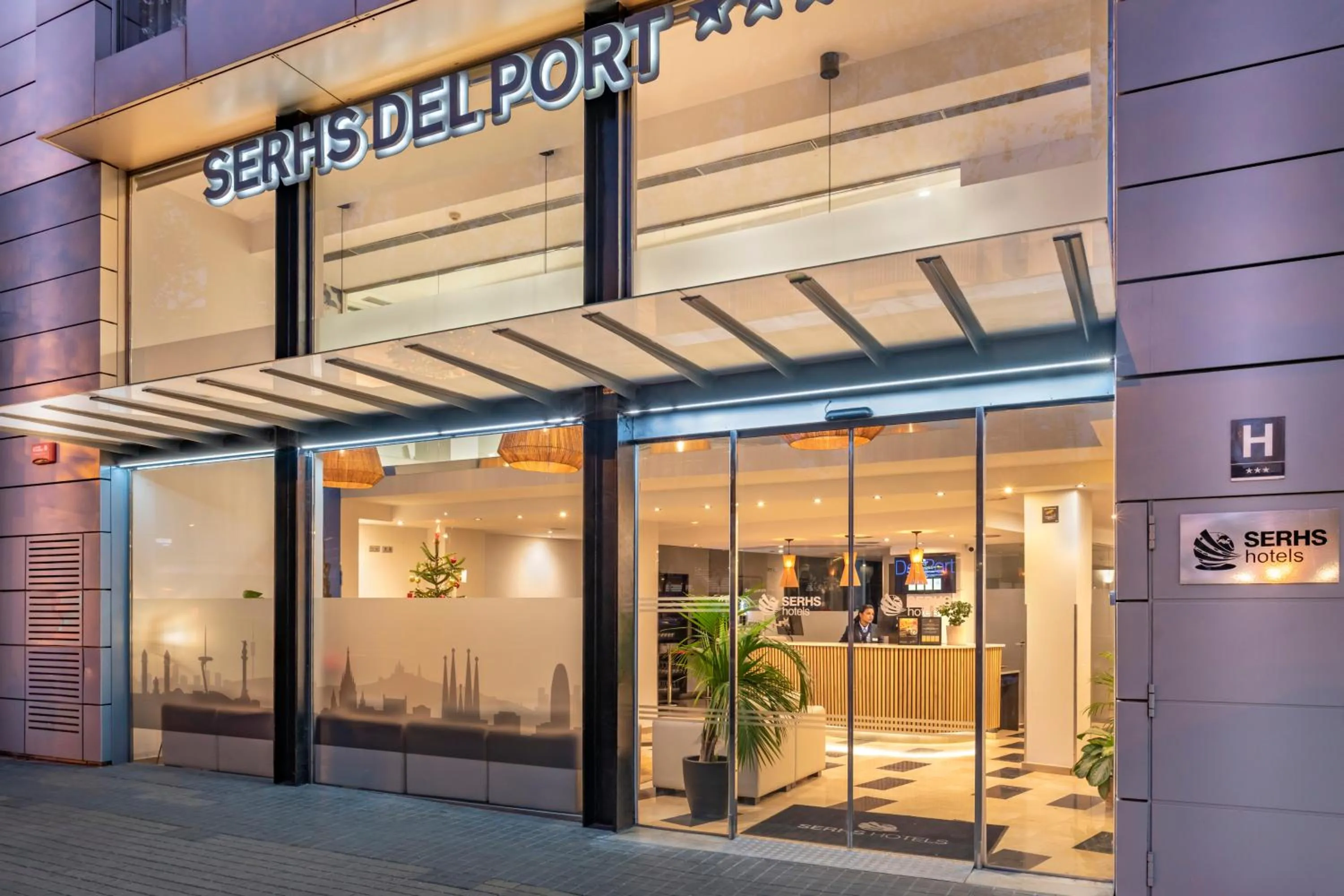 Facade/entrance in Hotel SERHS Del Port