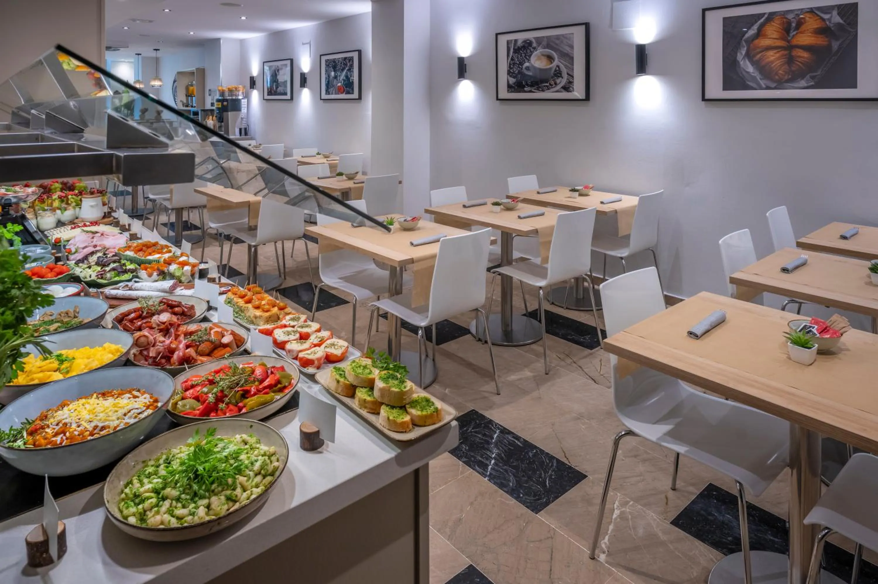 Restaurant/places to eat in Hotel SERHS Del Port