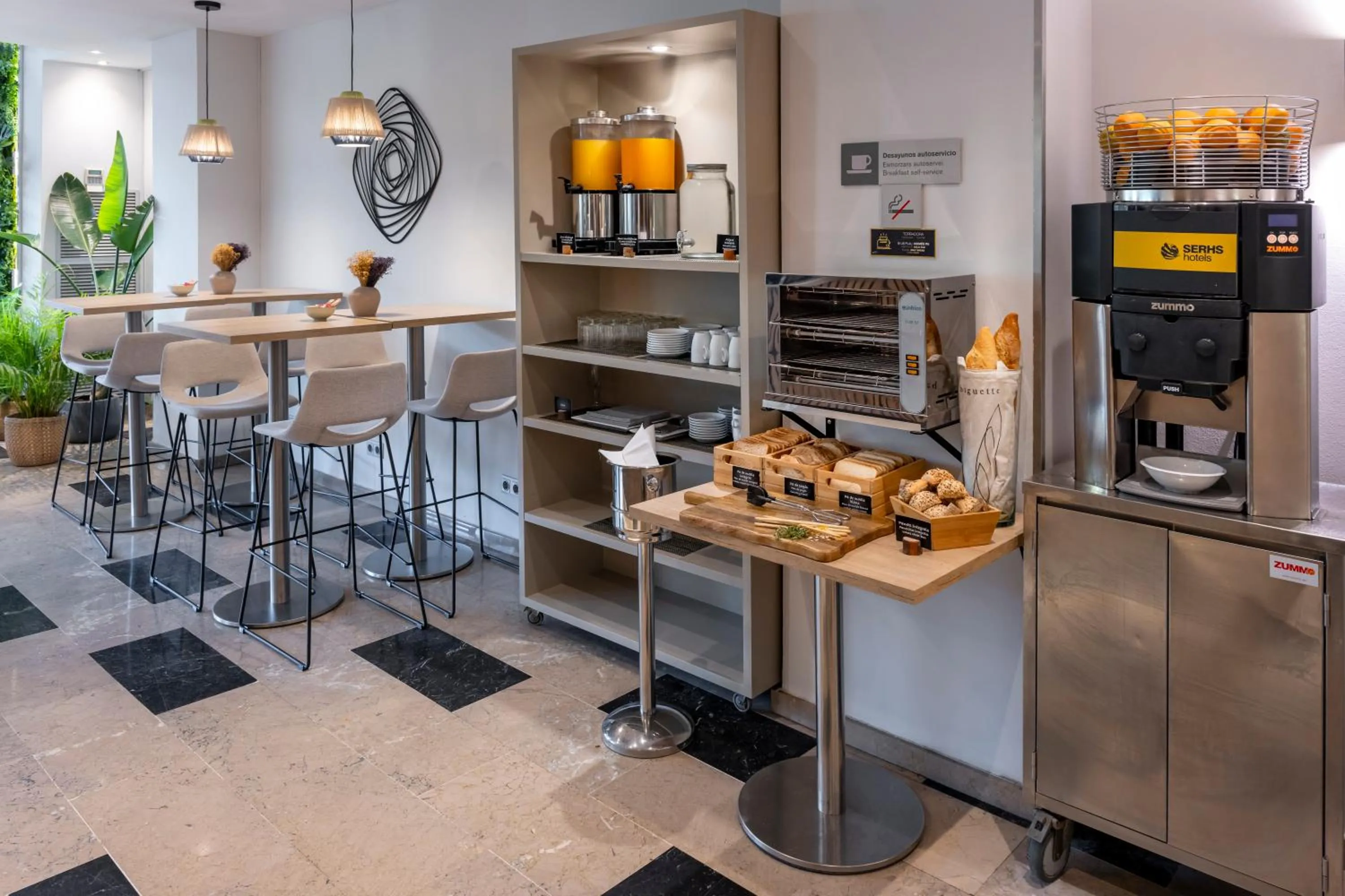 Breakfast in Hotel SERHS Del Port