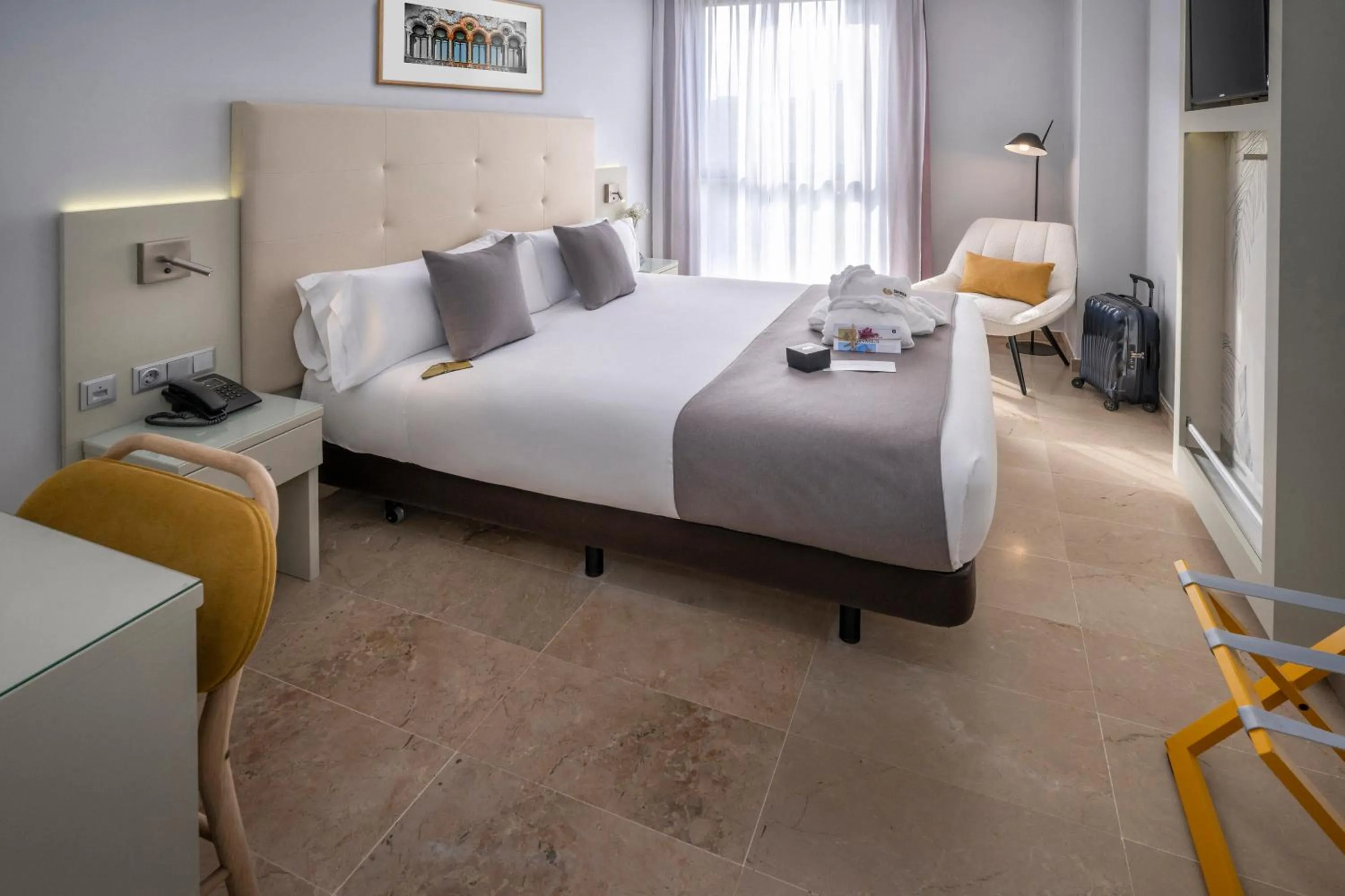 Photo of the whole room, Bed in Hotel SERHS Del Port