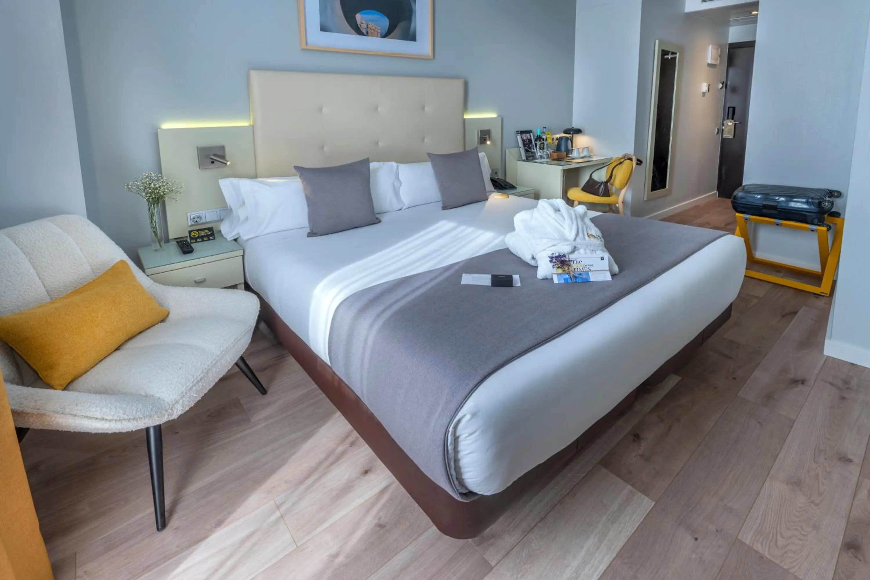 Photo of the whole room, Bed in Hotel SERHS Del Port