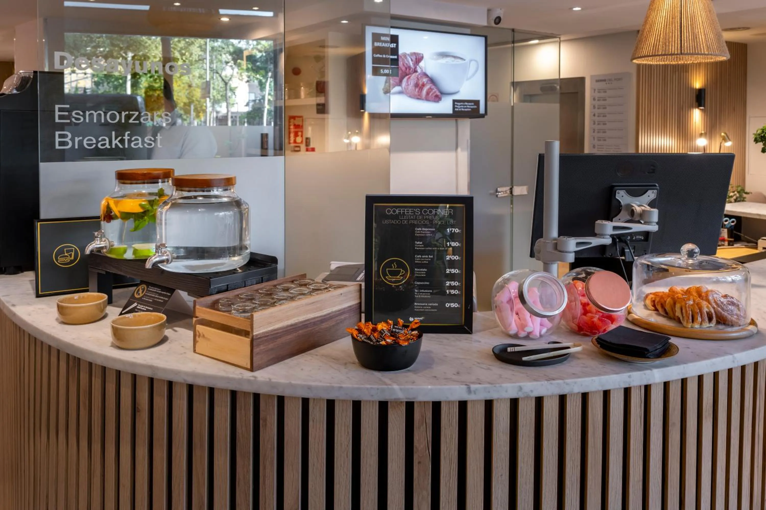 Lobby or reception in Hotel SERHS Del Port