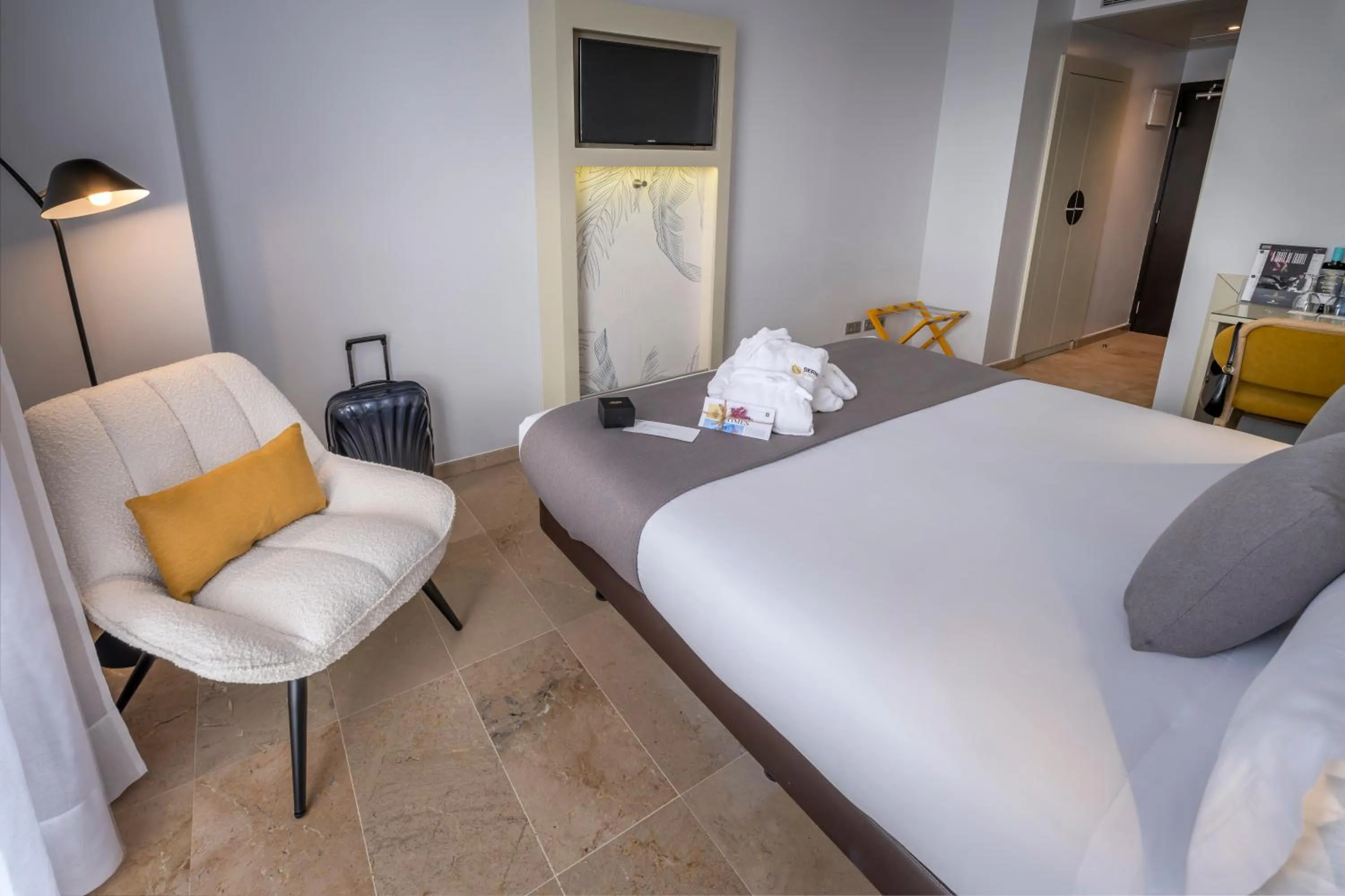 Photo of the whole room, Bed in Hotel SERHS Del Port