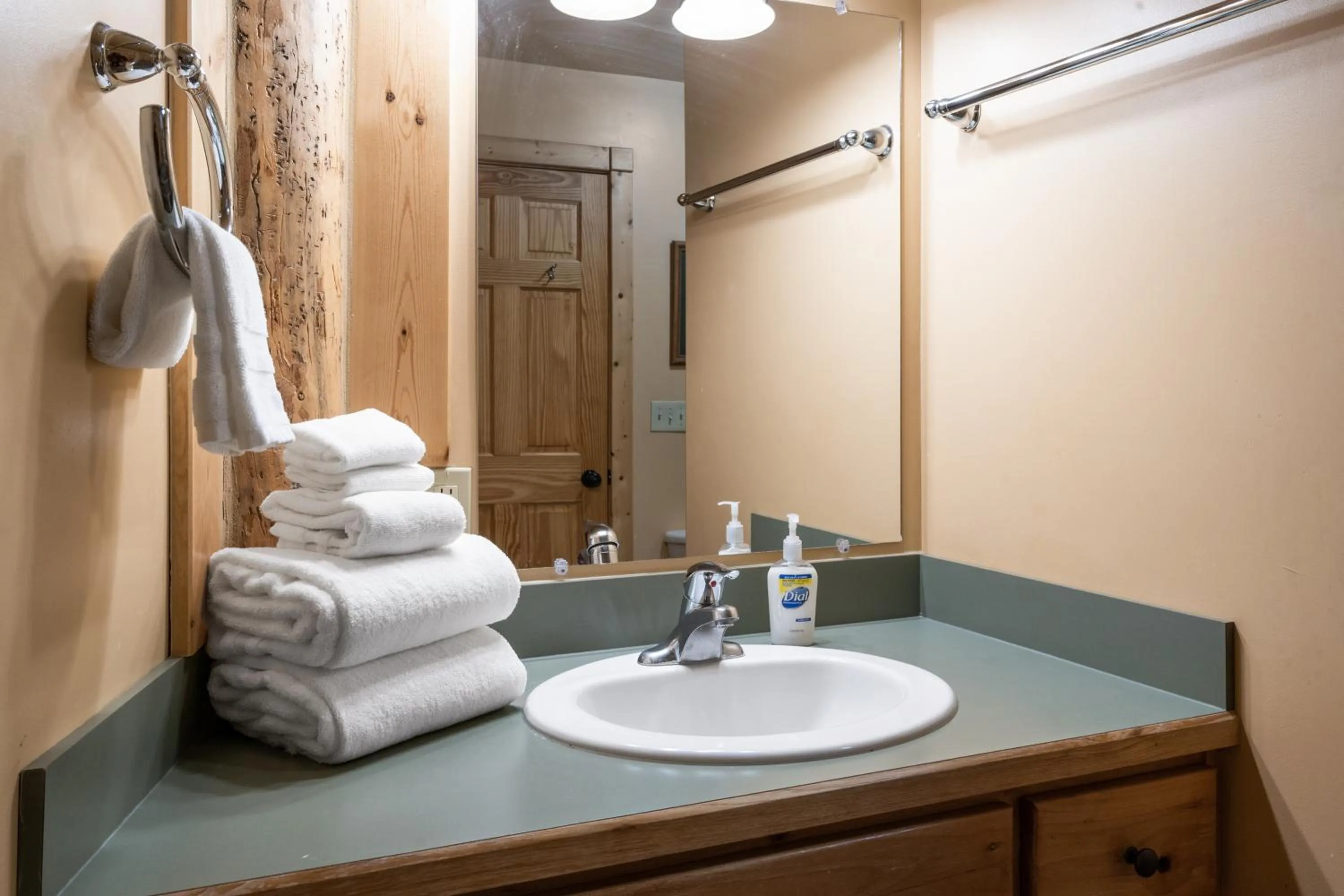 Bathroom in Mule Deer Cabin