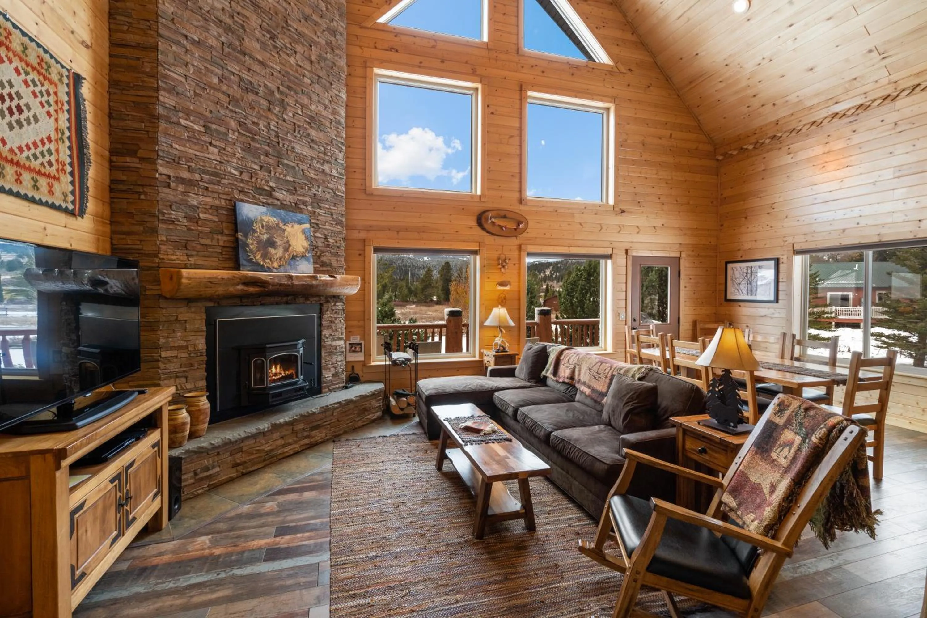 TV and multimedia in Mule Deer Cabin