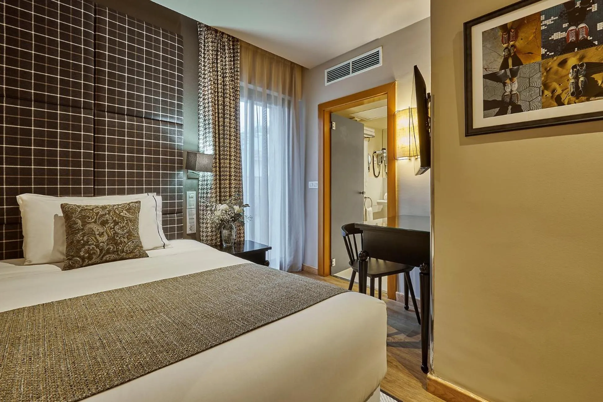 Bedroom, Bed in Hesperia Barcelona Barri Gòtic