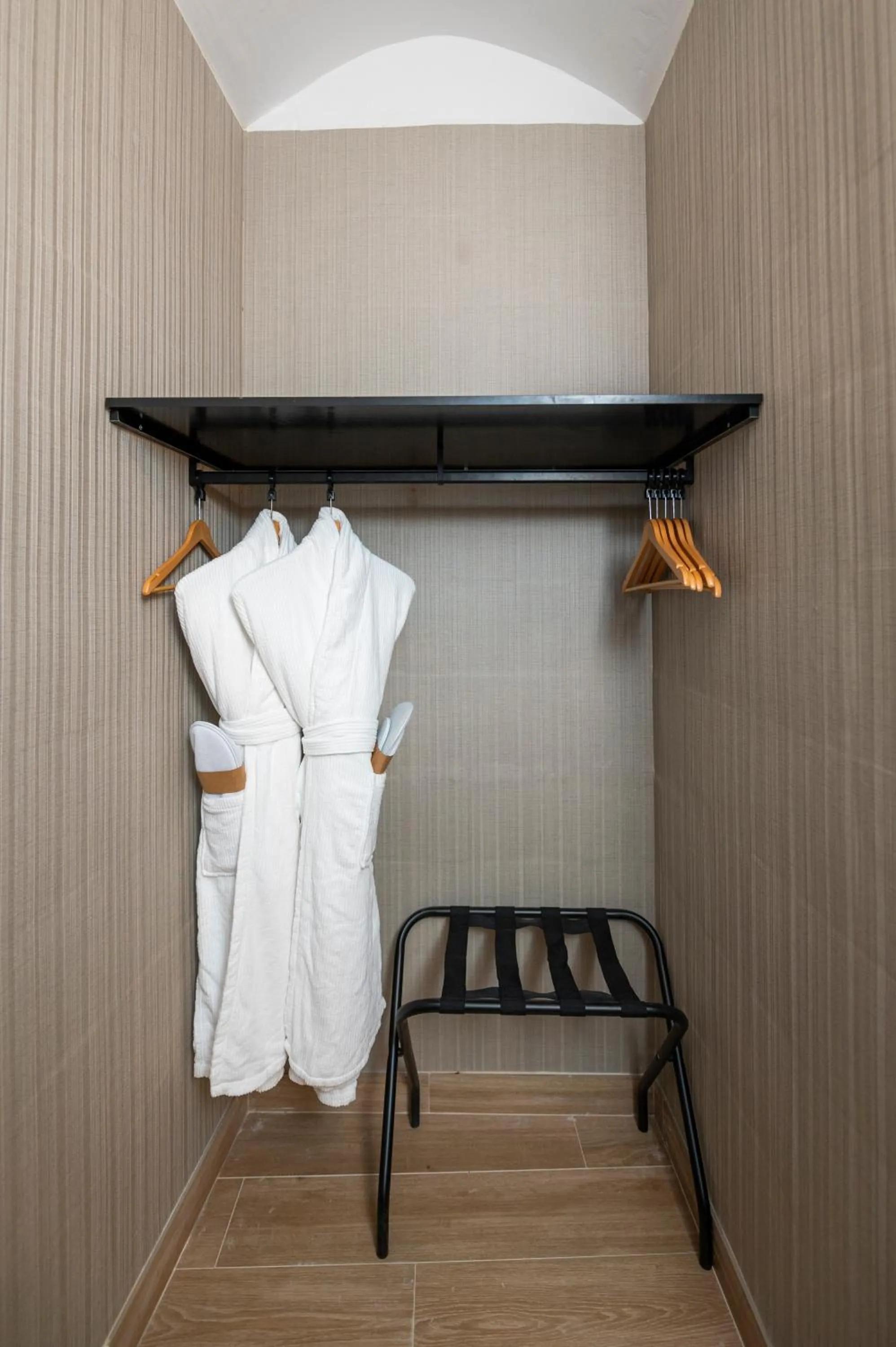 wardrobe in Hesperia Barcelona Barri Gòtic