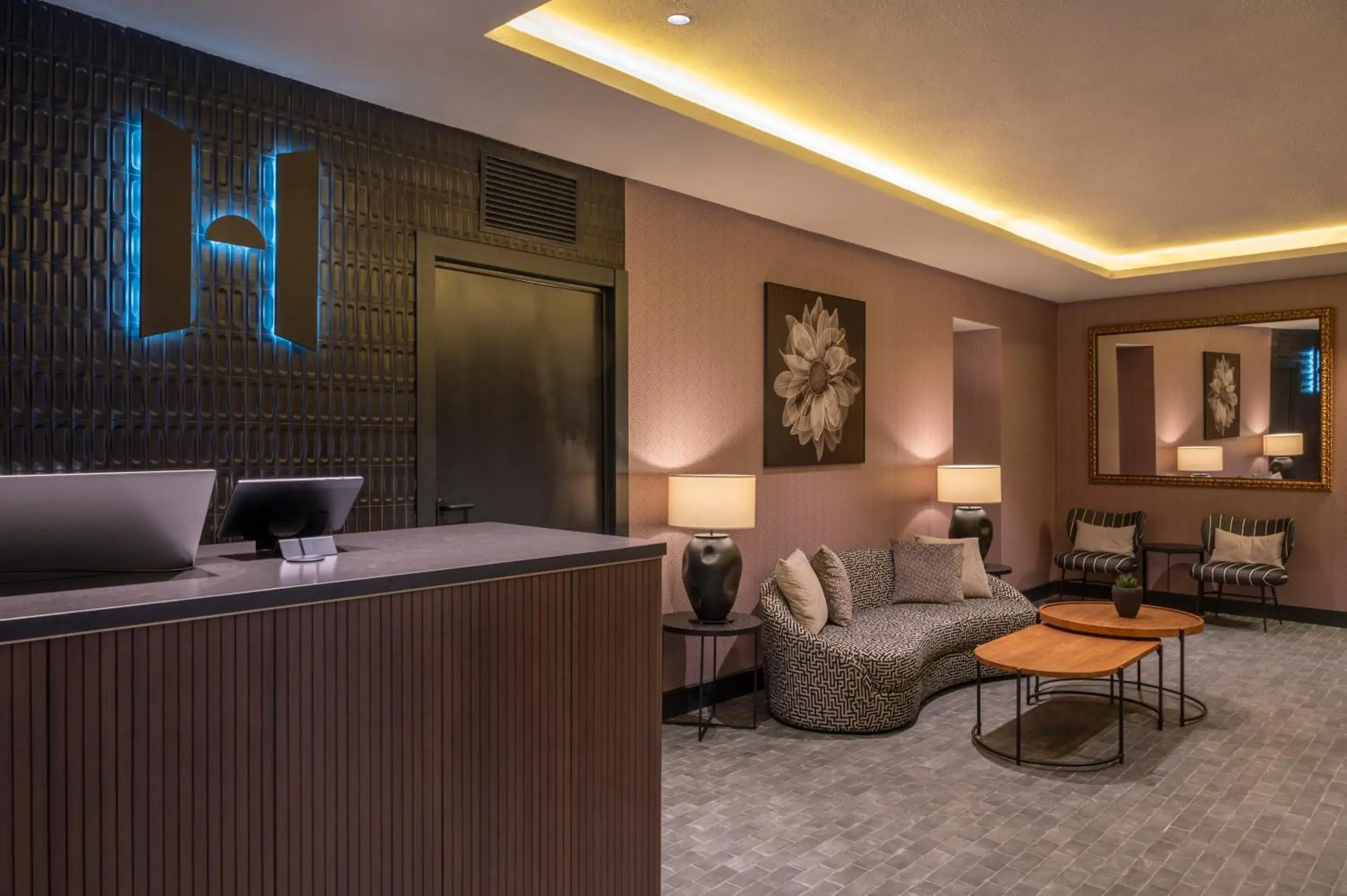 Lobby or reception in Hesperia Barcelona Barri Gòtic Lobby or reception in Hesperia Barcelona Barri Gòtic