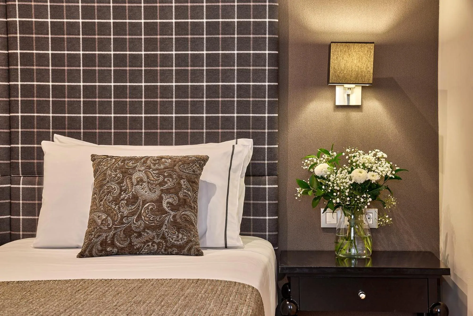 Bed in Hesperia Barcelona Barri Gòtic