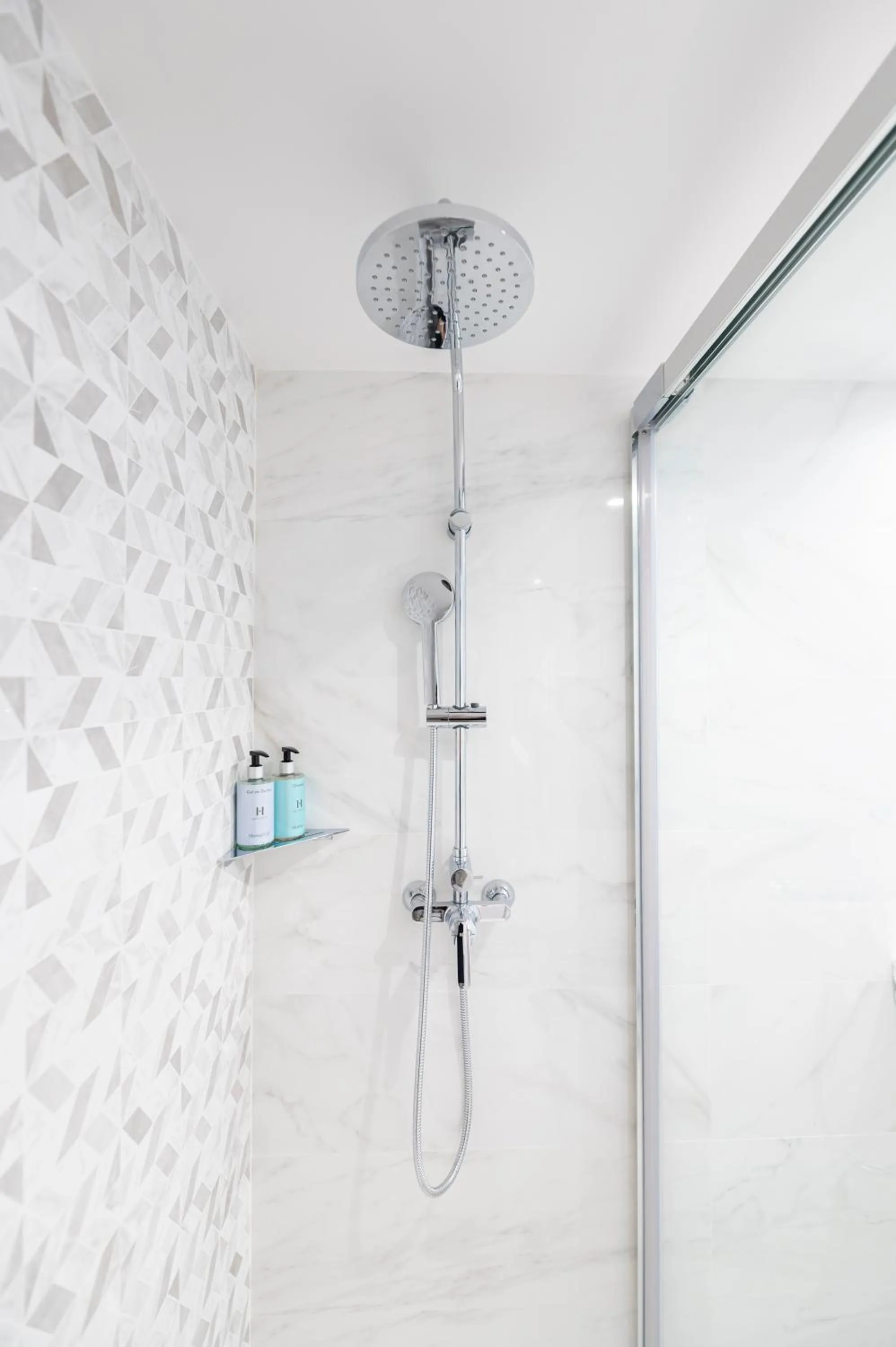 Shower in Hesperia Barcelona Barri Gòtic