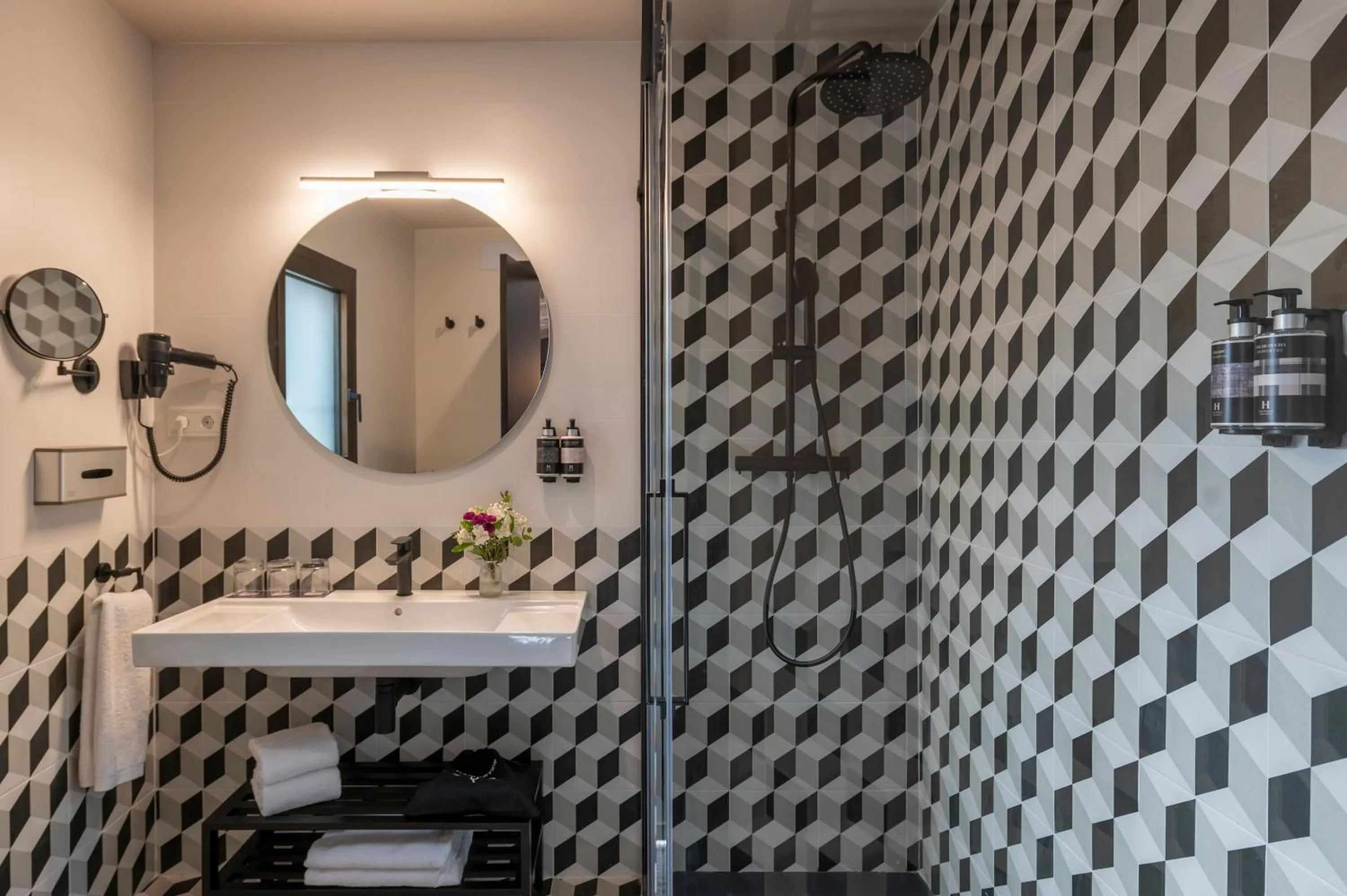 Shower in Hesperia Barcelona Barri Gòtic