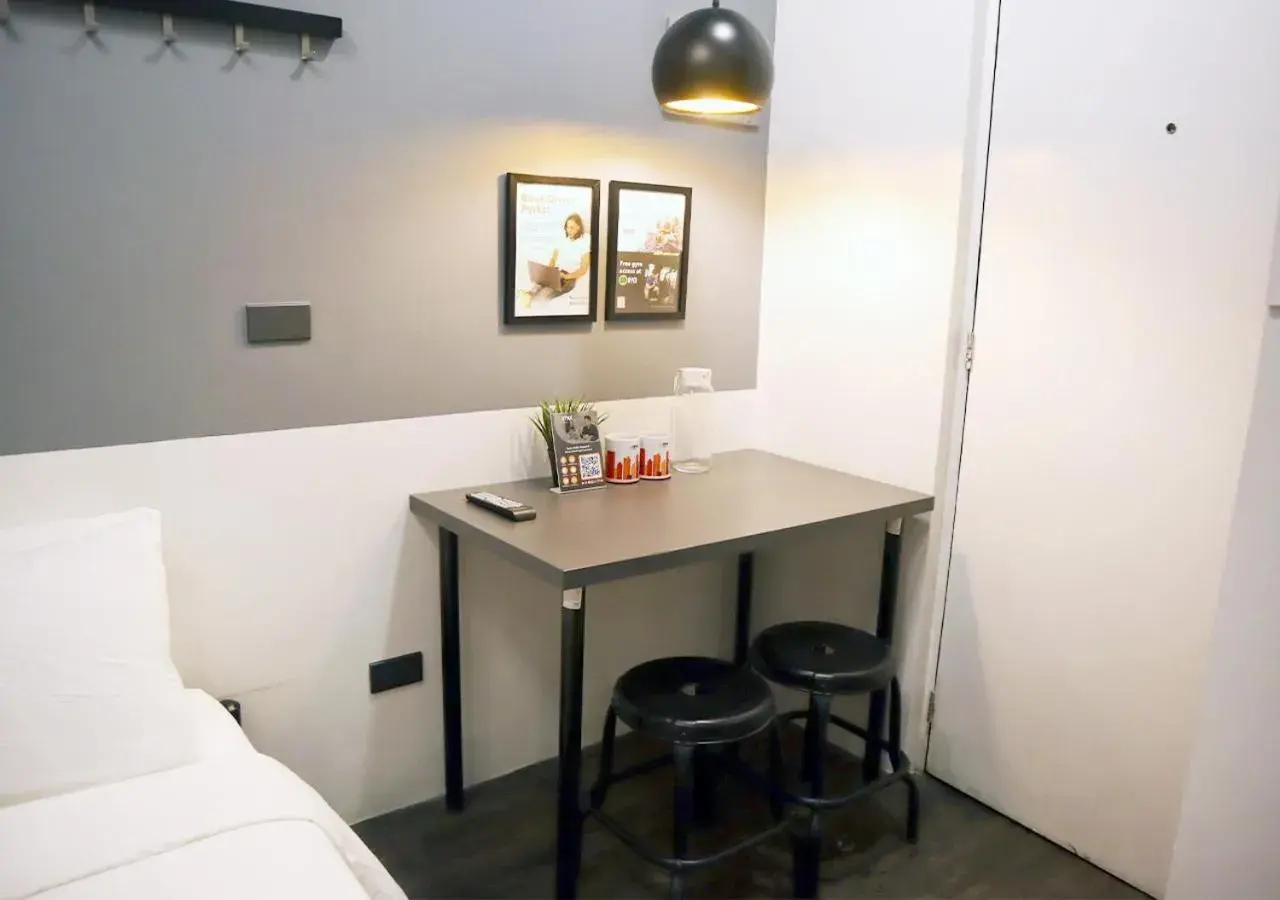 Decorative detail, Bed in mySTAY Hotel BGC West Decorative detail, Bed in mySTAY Hotel BGC West