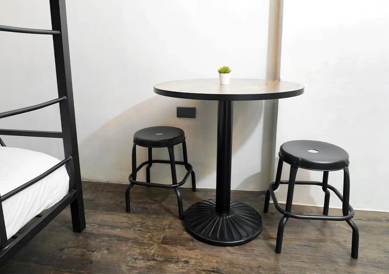 Seating area in mySTAY Hotel BGC North