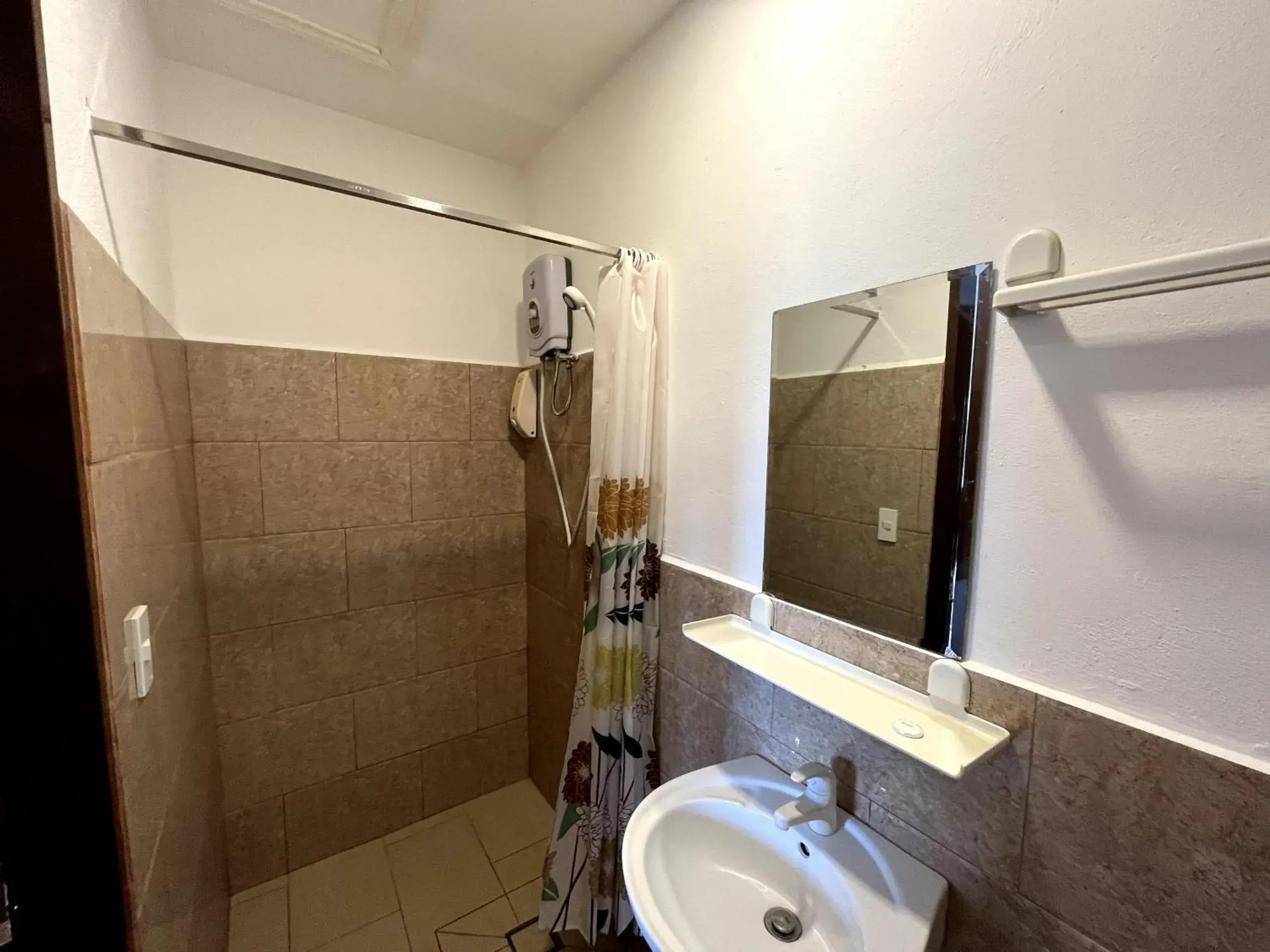 Shower in Ocean Bay Beach Resort Shower in Ocean Bay Beach Resort