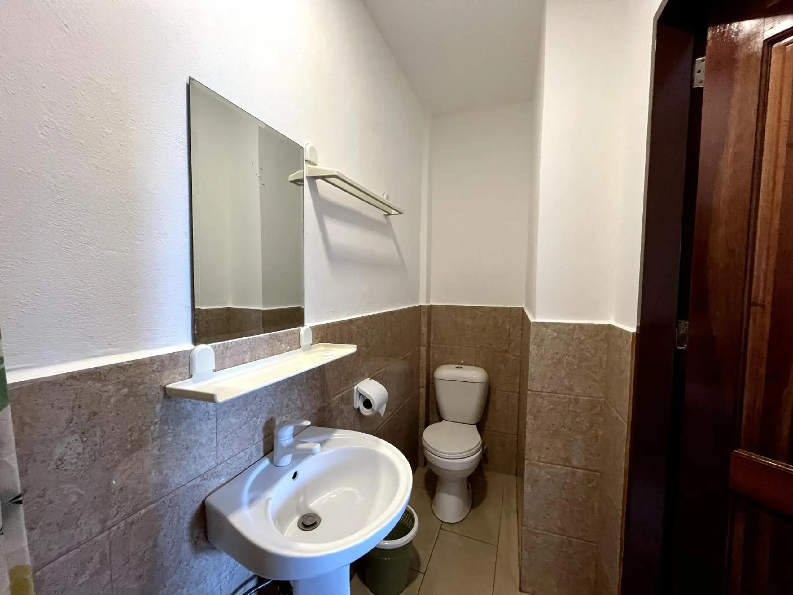 Toilet in Ocean Bay Beach Resort Toilet in Ocean Bay Beach Resort