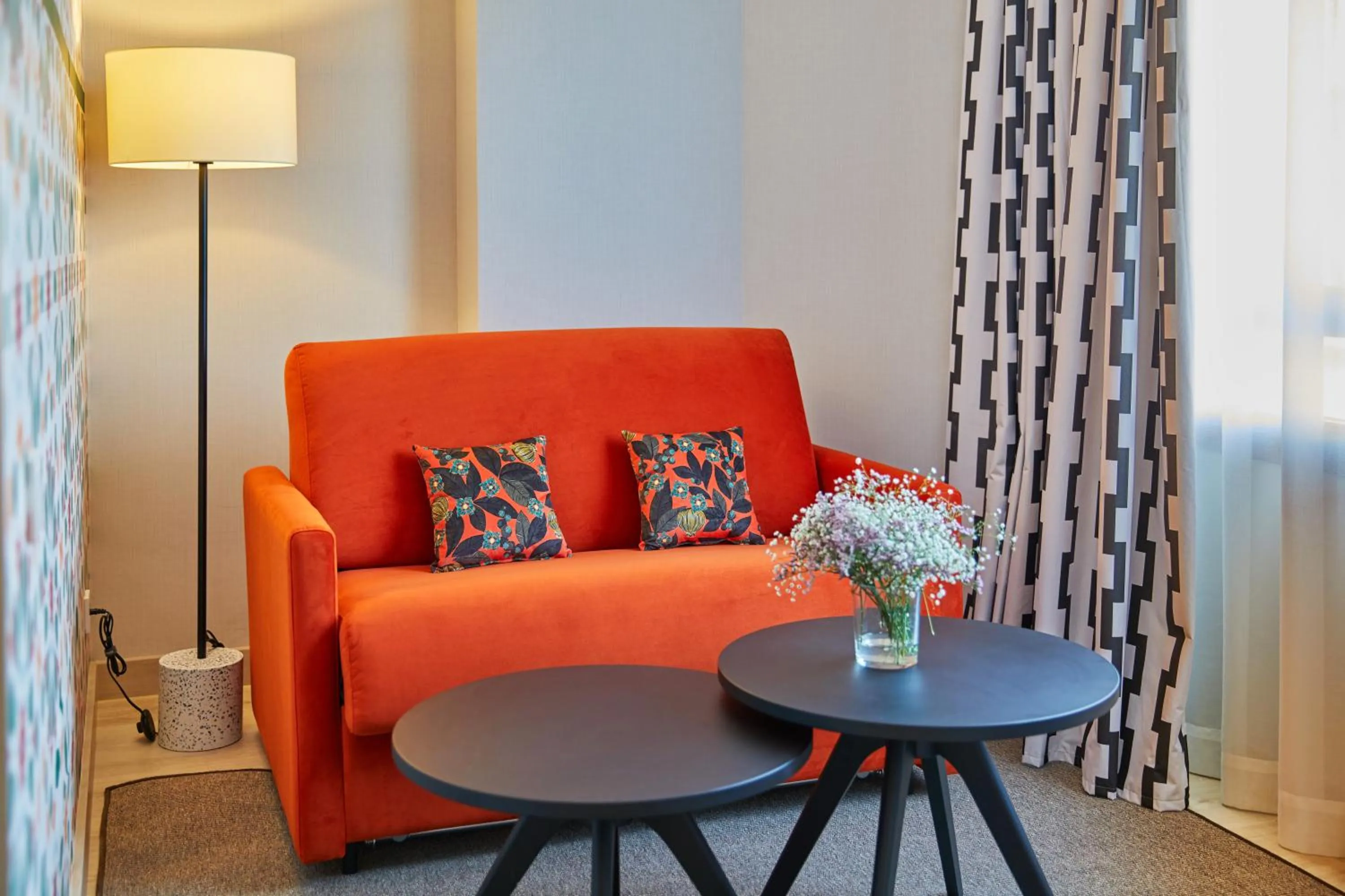 Dining area in Hesperia Sevilla