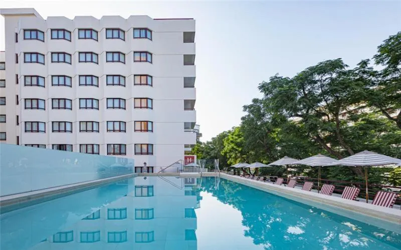 Swimming pool in Hesperia Sevilla