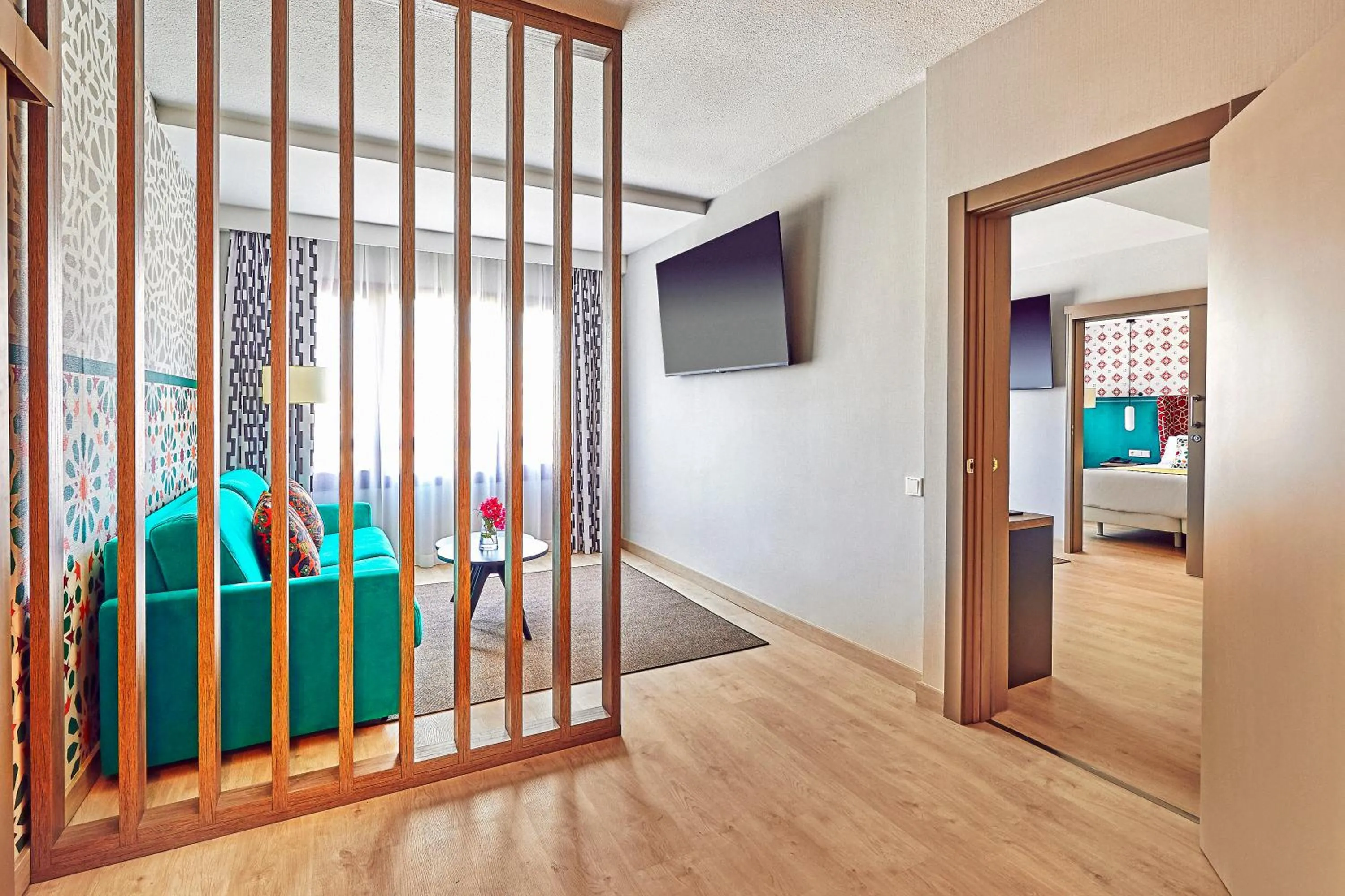 Living room, Bed in Hesperia Sevilla