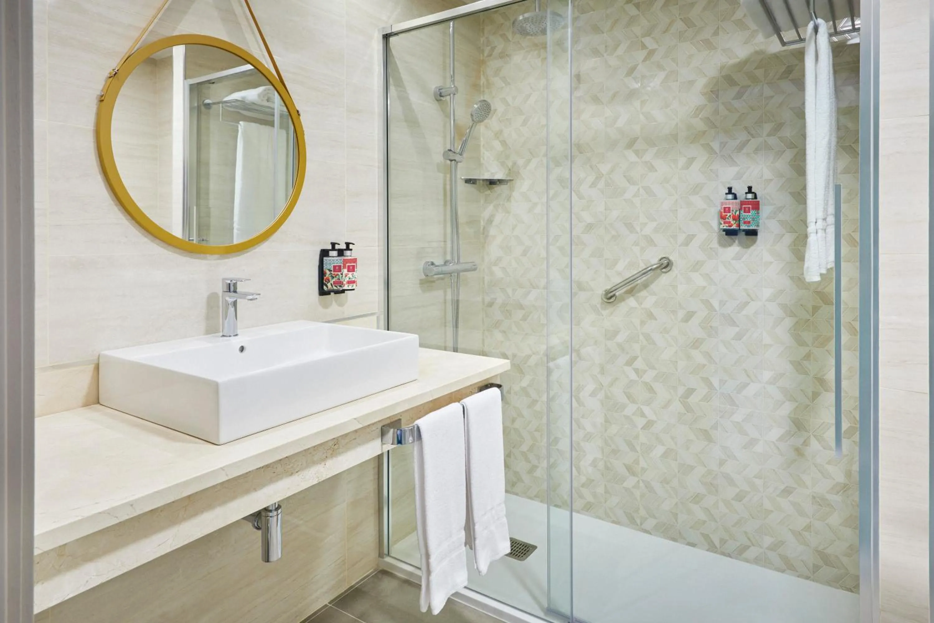 Toilet in Hesperia Sevilla