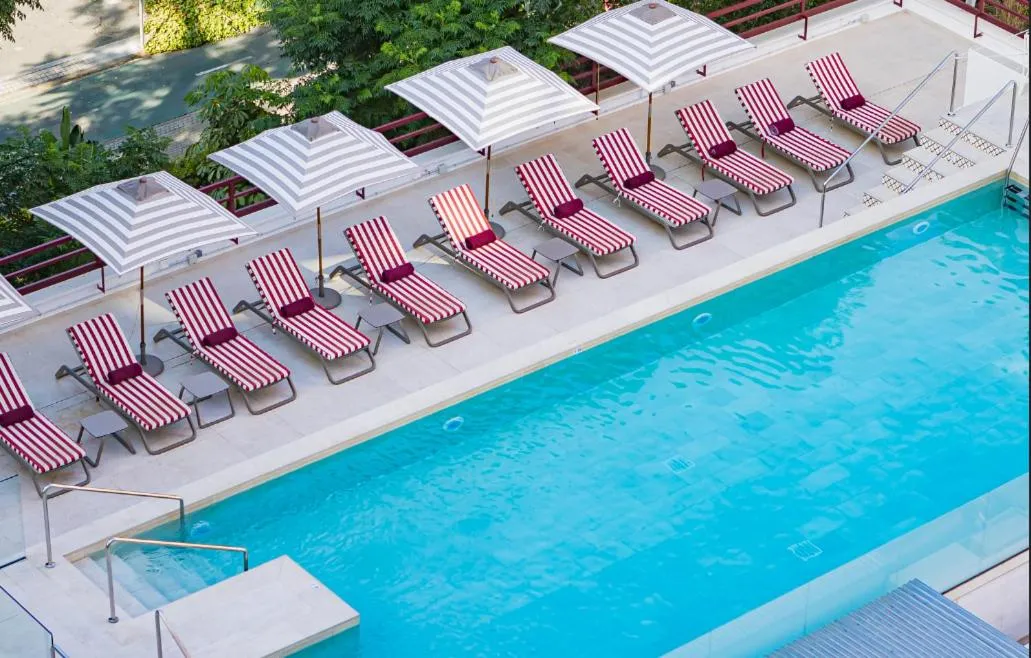 Swimming pool in Hesperia Sevilla