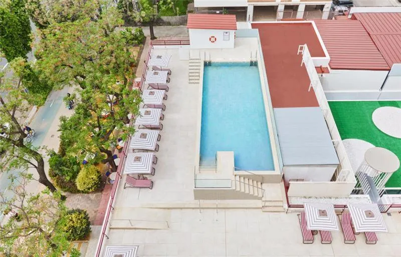 Swimming pool in Hesperia Sevilla