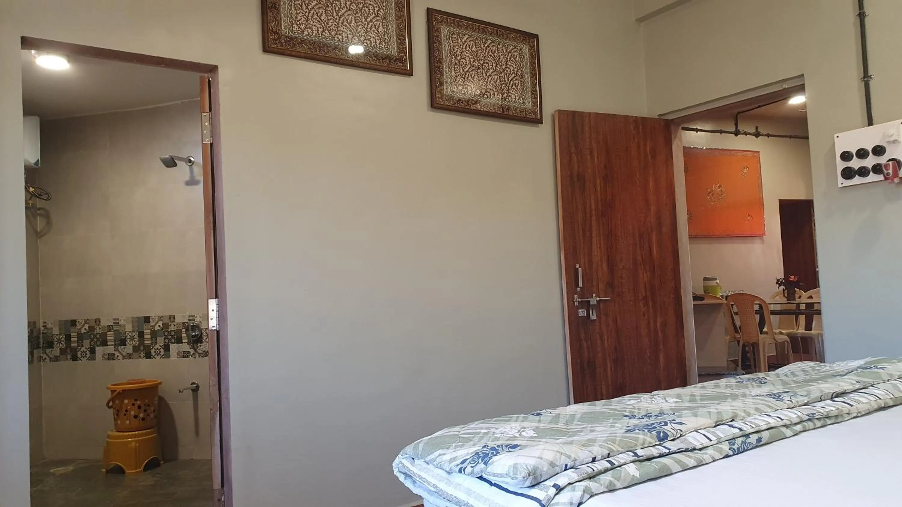 Bedroom in Club Shandilya- Cheerful 3BR villa in Nature Lap