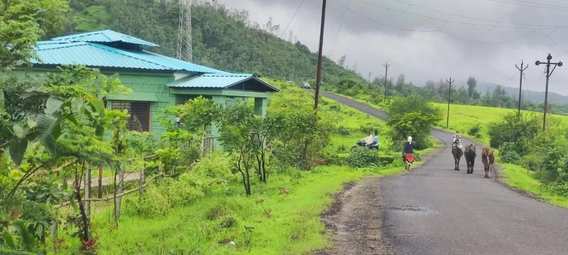 Quiet street view in Club Shandilya- Cheerful 3BR villa in Nature Lap