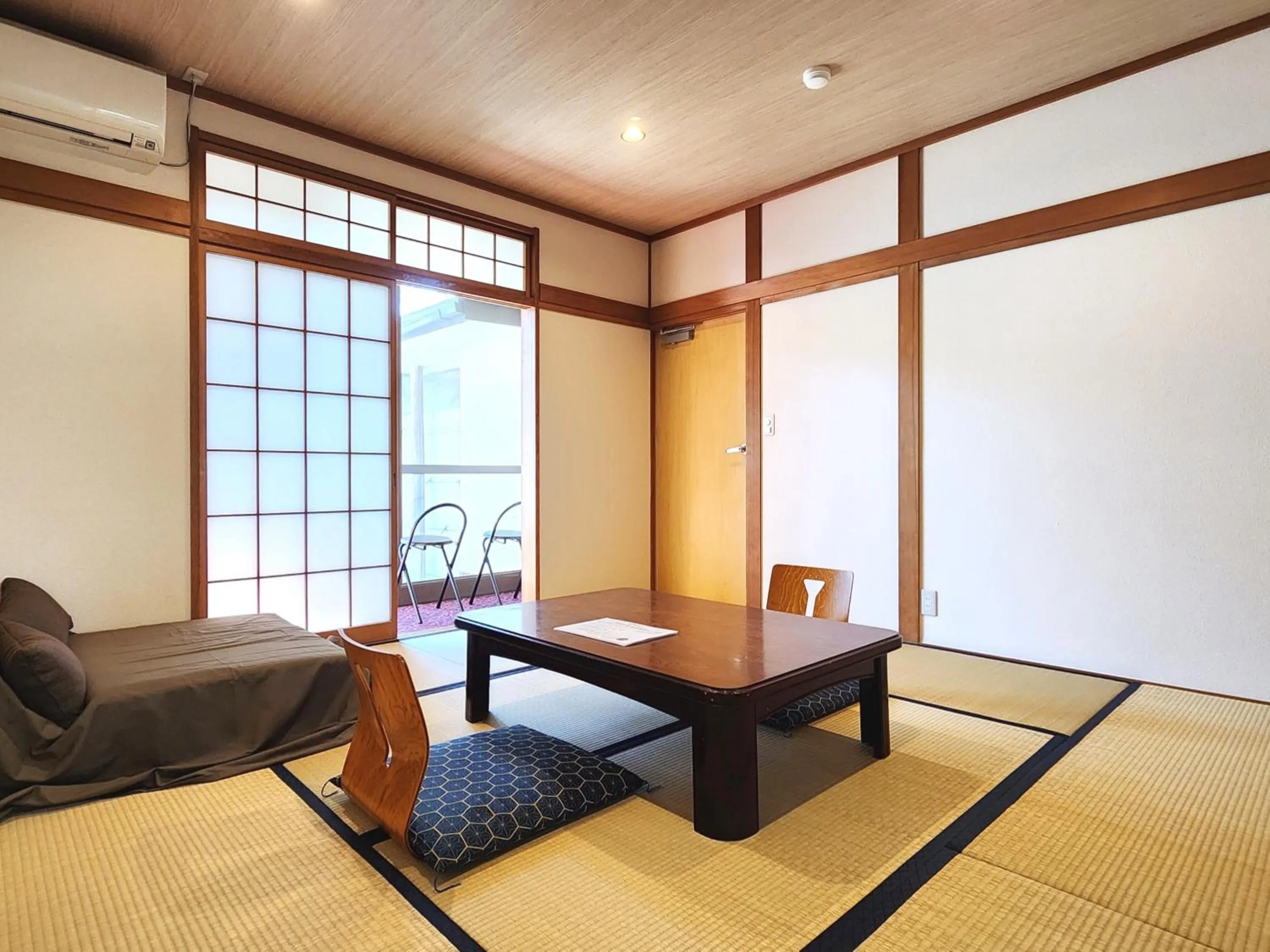 Photo of the whole room in Guest Room Furusatomura Kogeikan