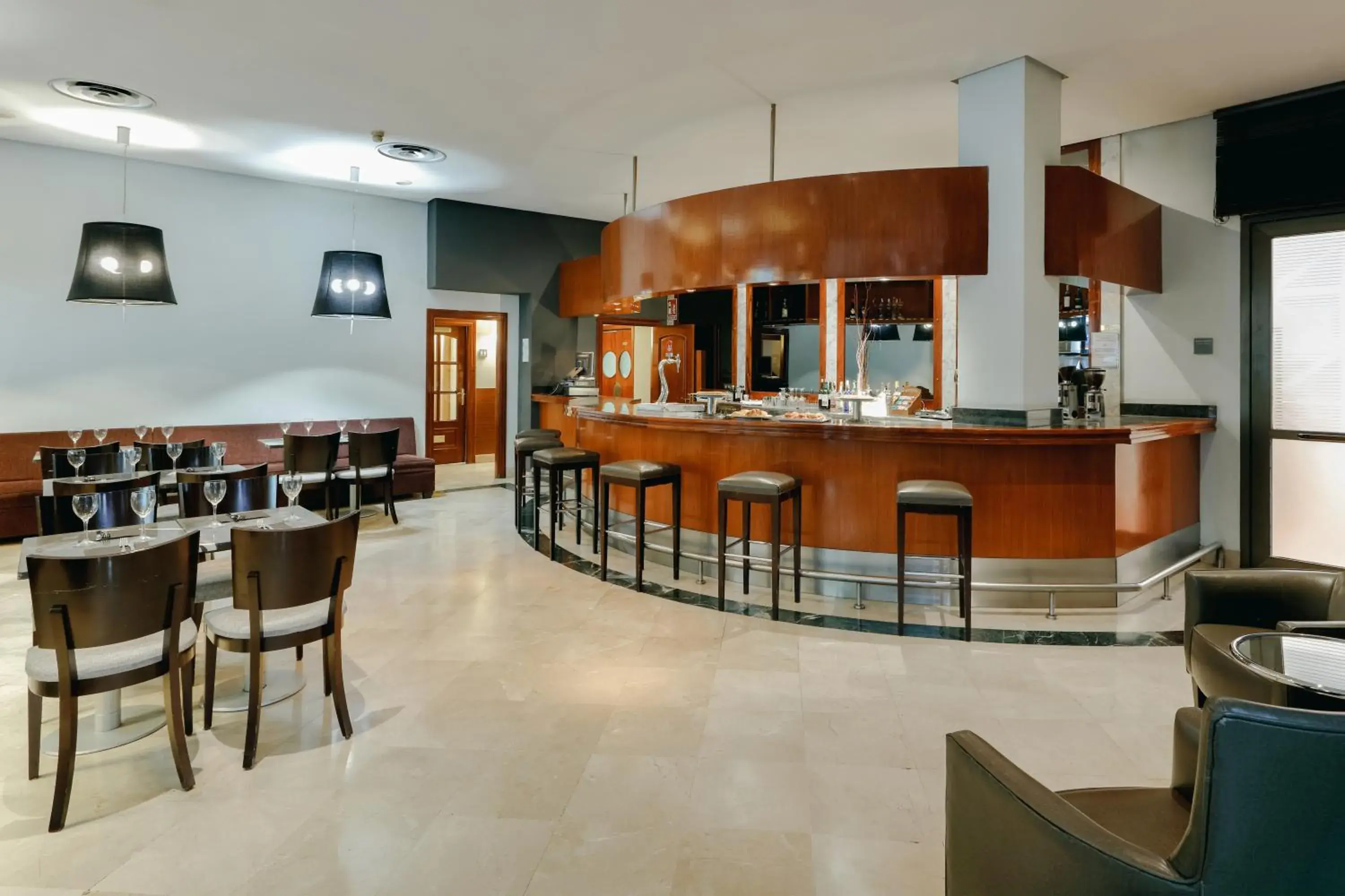 Lounge or bar in Hesperia Zaragoza Centro Lounge or bar in Hesperia Zaragoza Centro