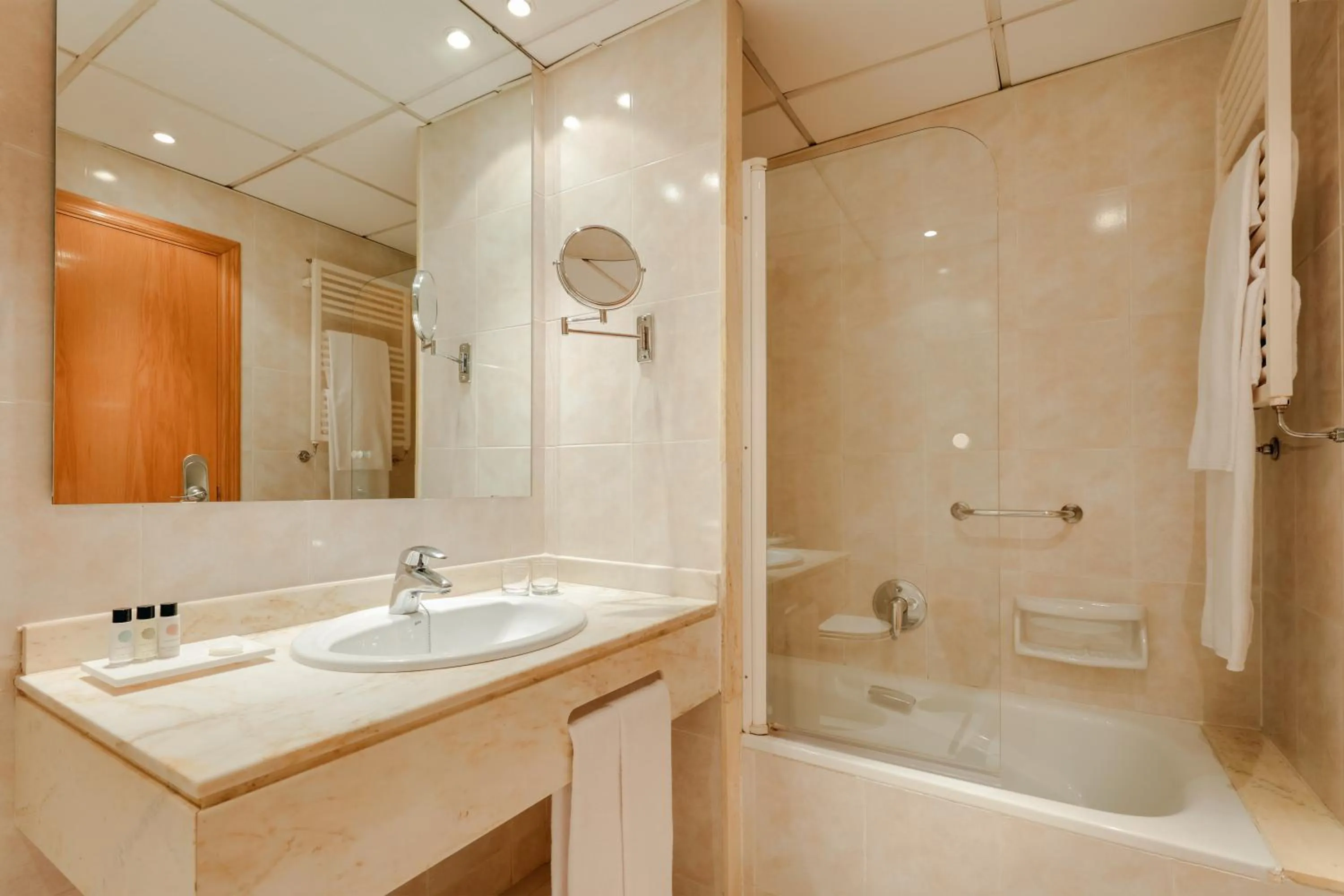 Bathroom in Hesperia Zaragoza Centro