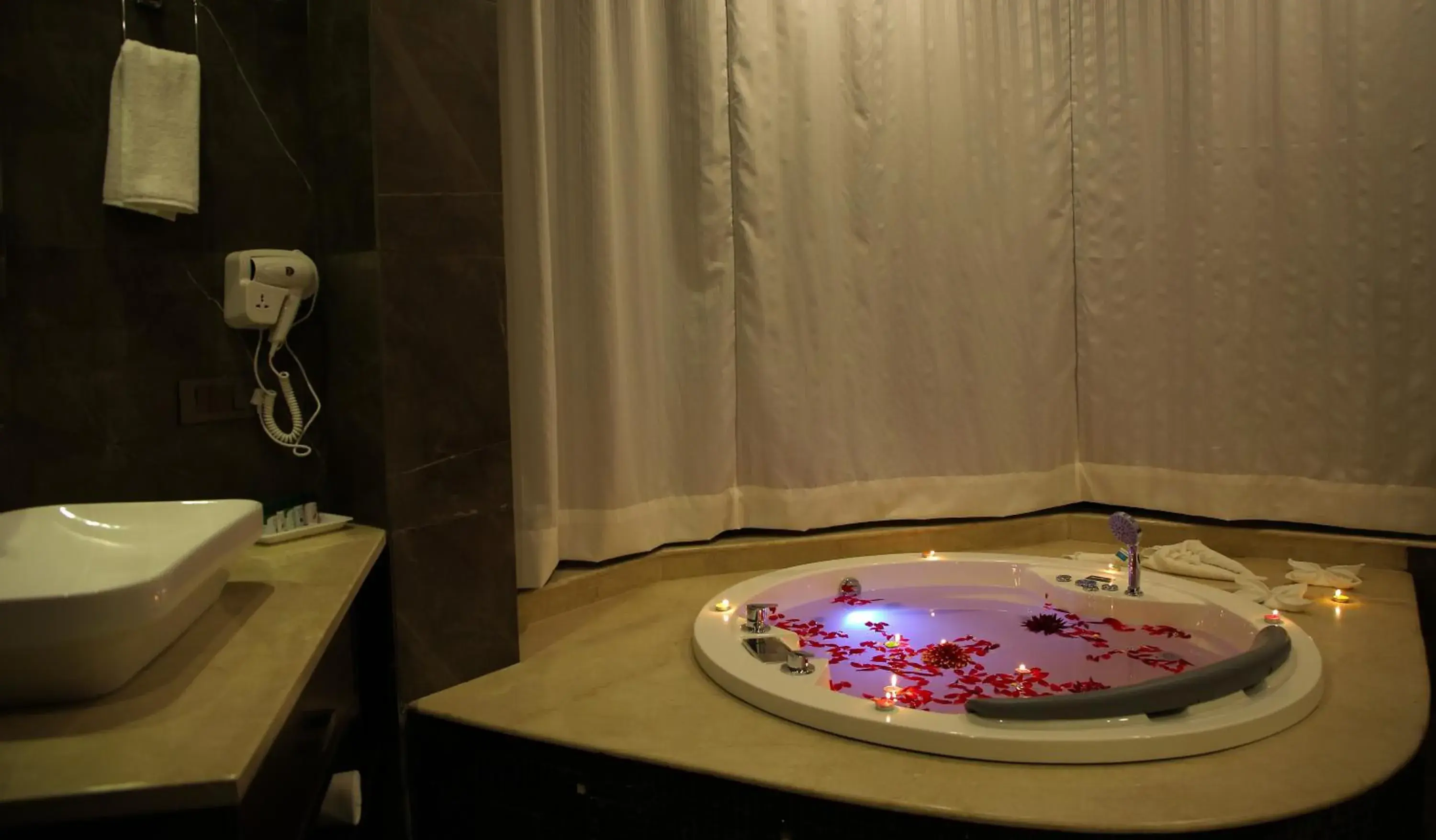 Bathroom in Rosetum Kasauli Bathroom in Rosetum Kasauli