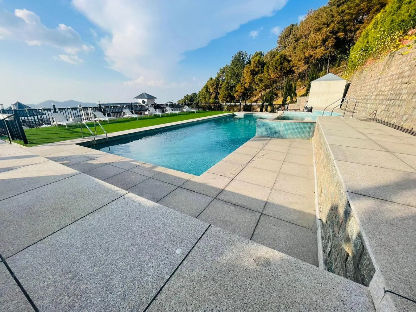 Swimming pool in Rosetum Kasauli