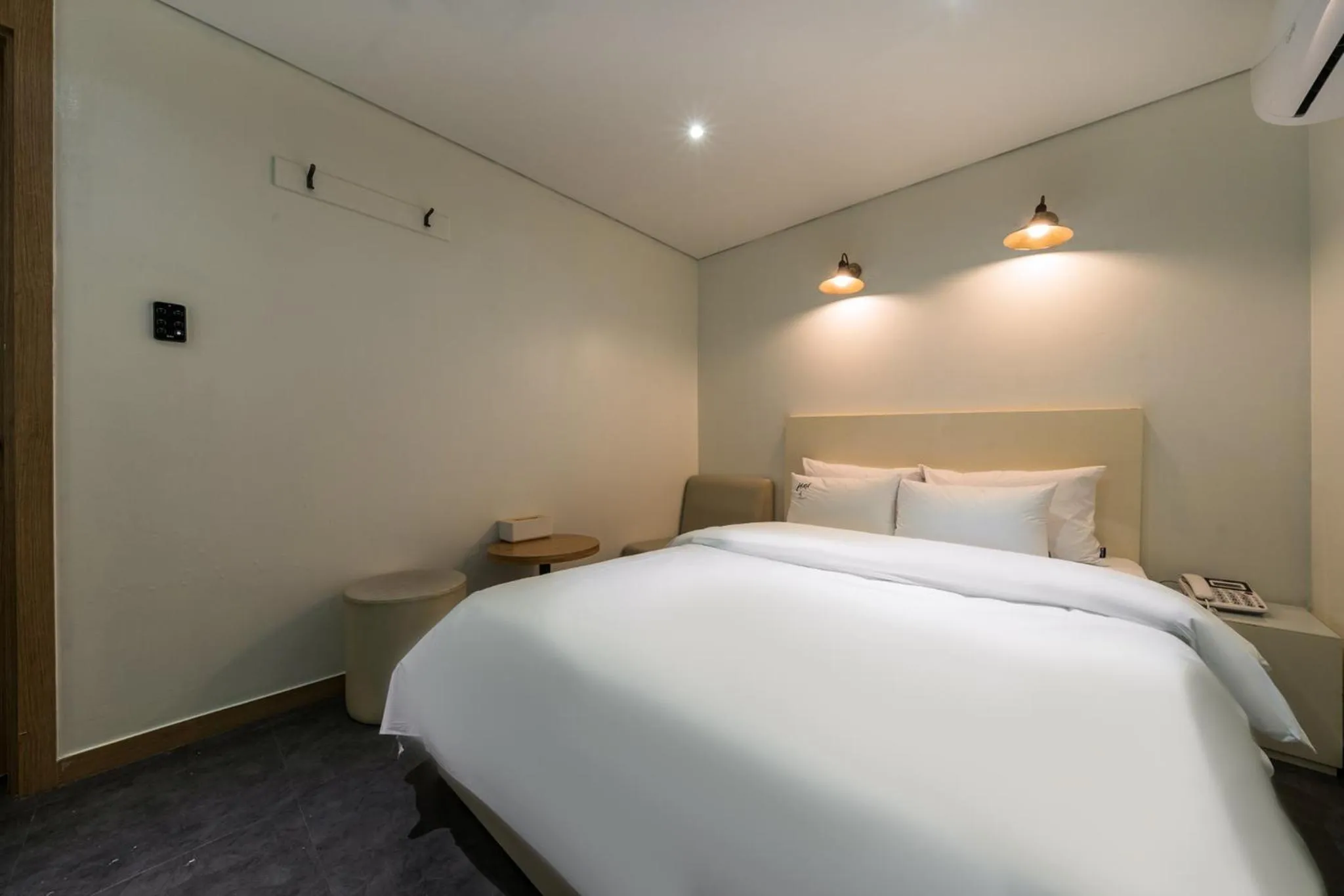 Property building, Bed in Laria Hotel