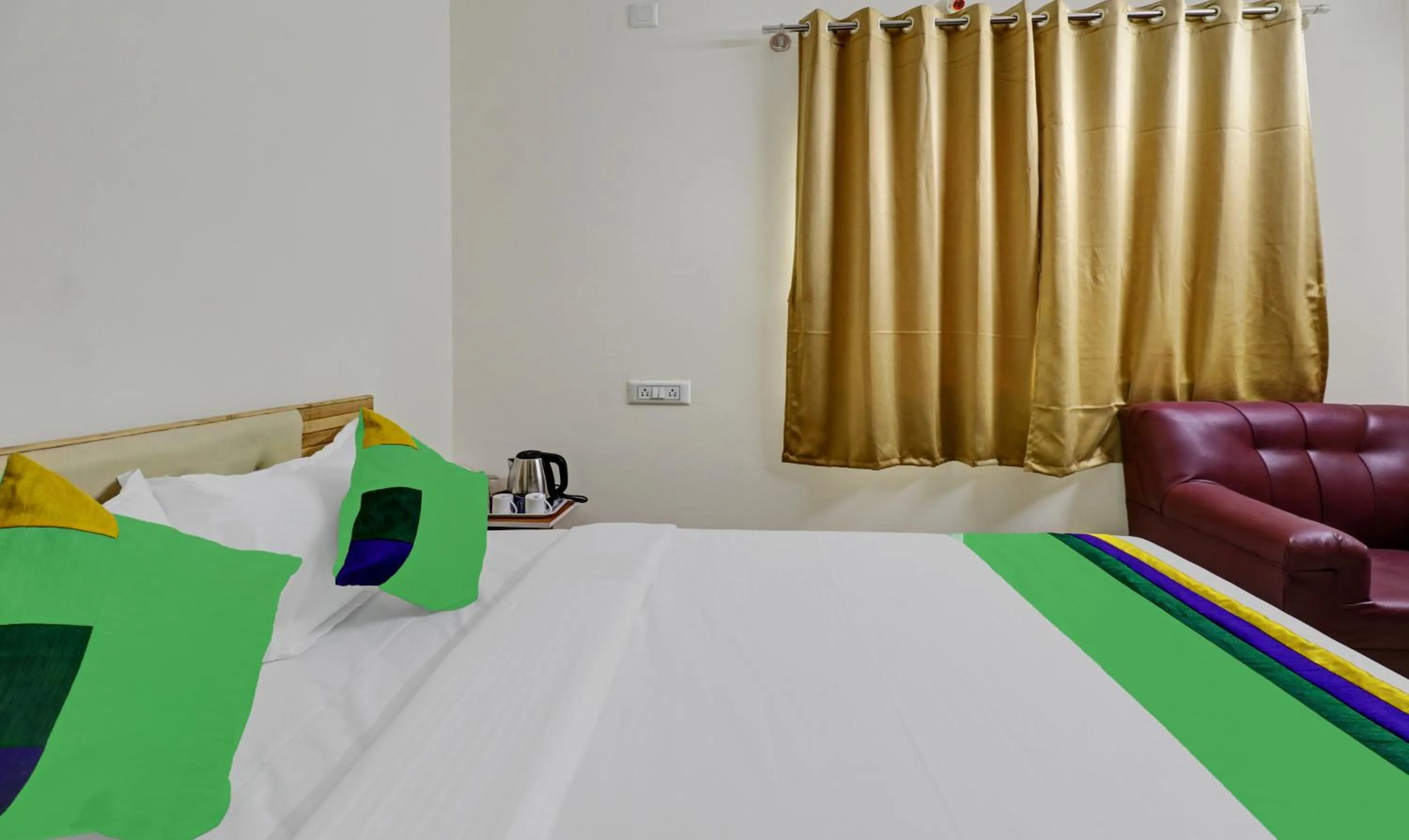 Bedroom, Bed in Treebo SLN Heritage