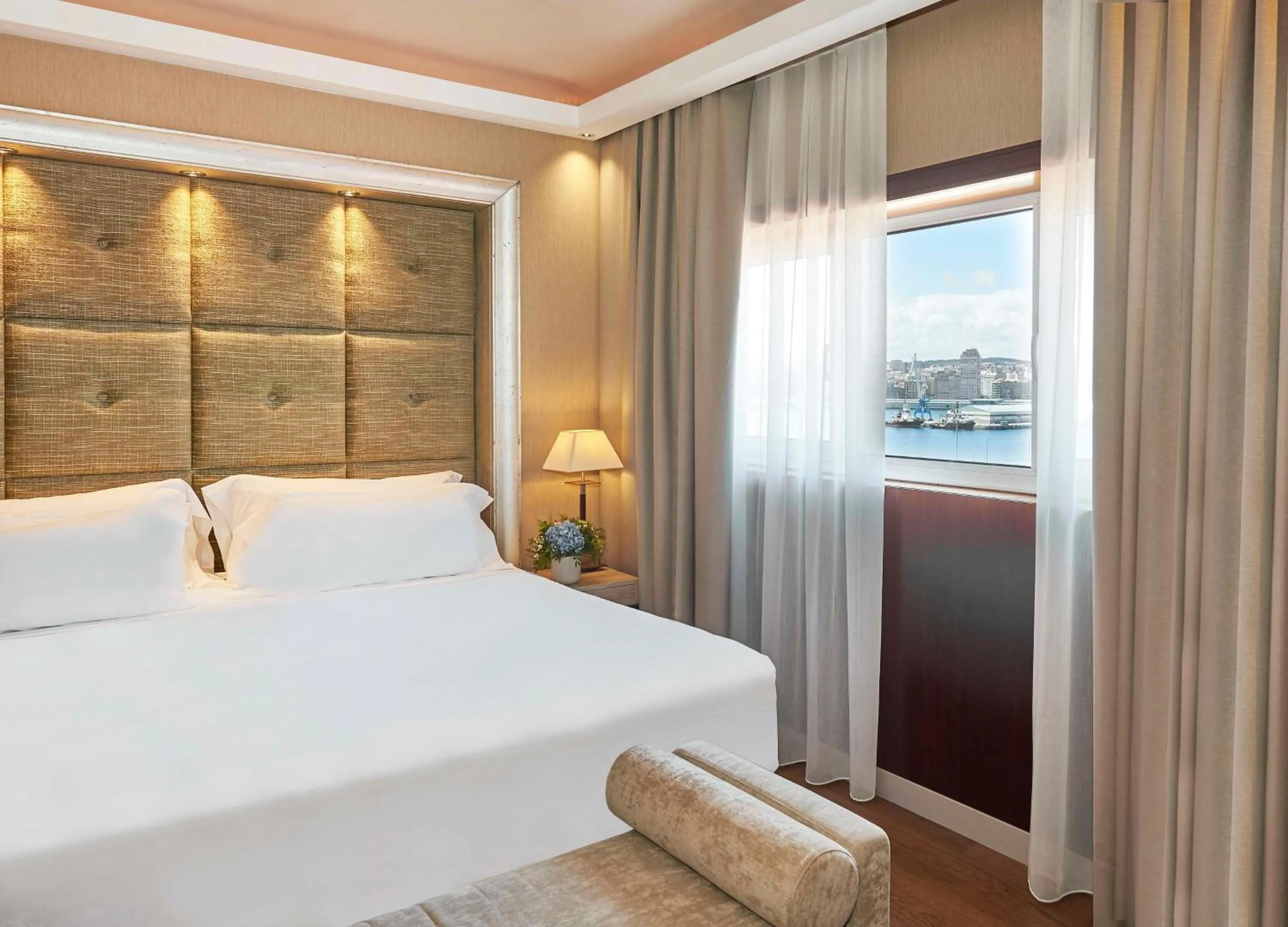 Photo of the whole room, Bed in NH Collection A Coruña Finisterre