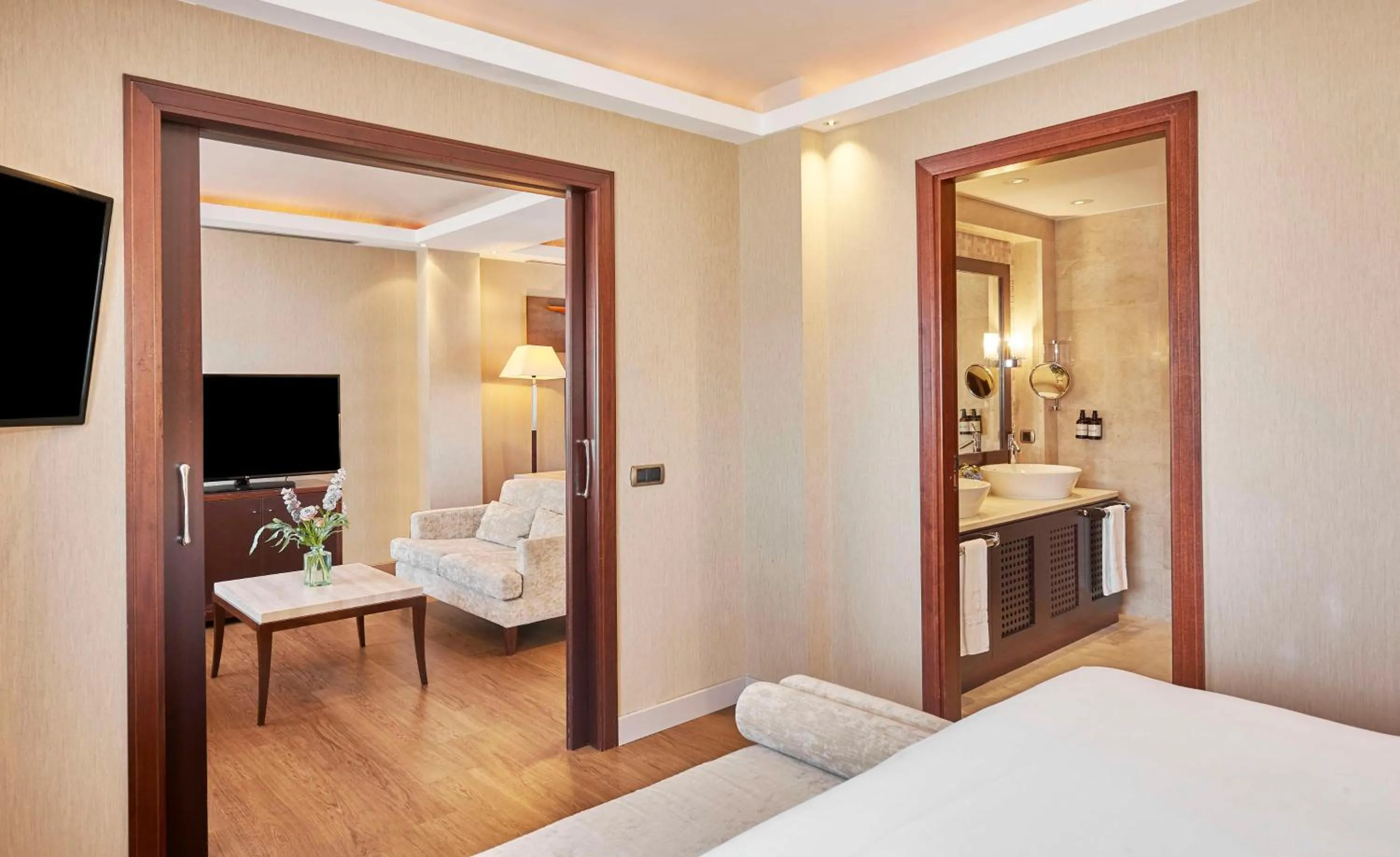 Photo of the whole room, Bed in NH Collection A Coruña Finisterre