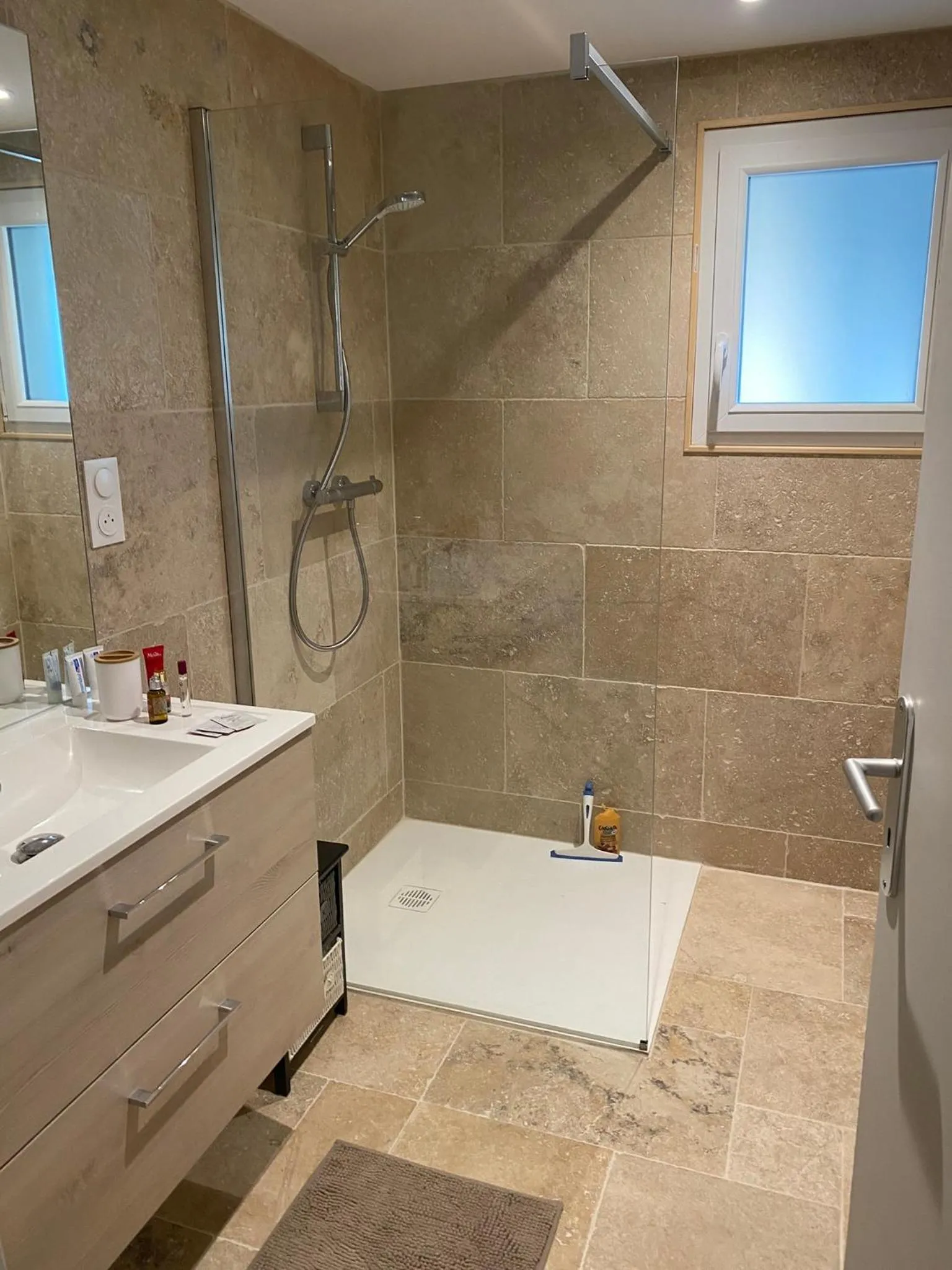 Shower in L échappée belle