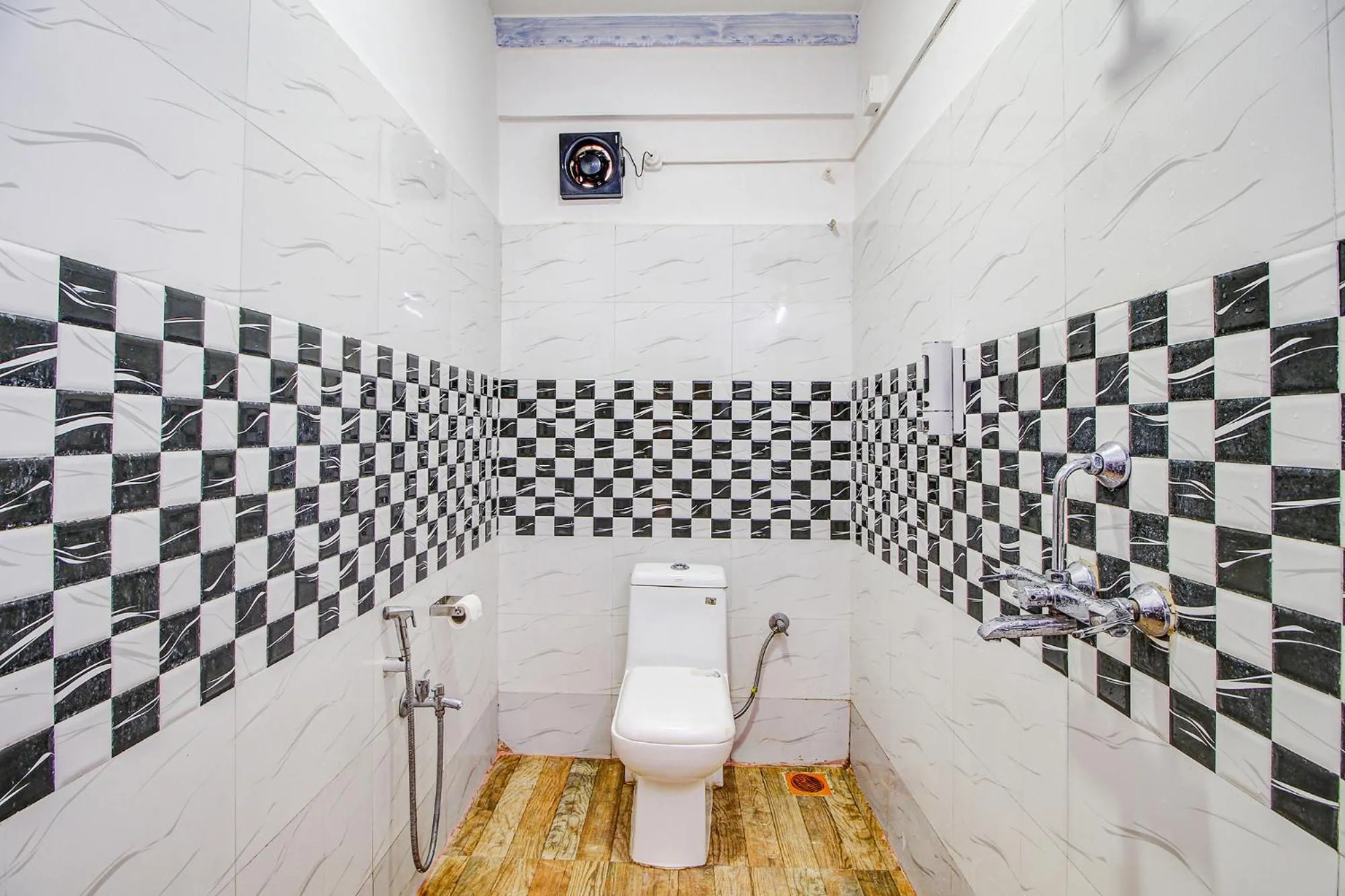 Bathroom, Drinks in FabHotel Pleasure Inn