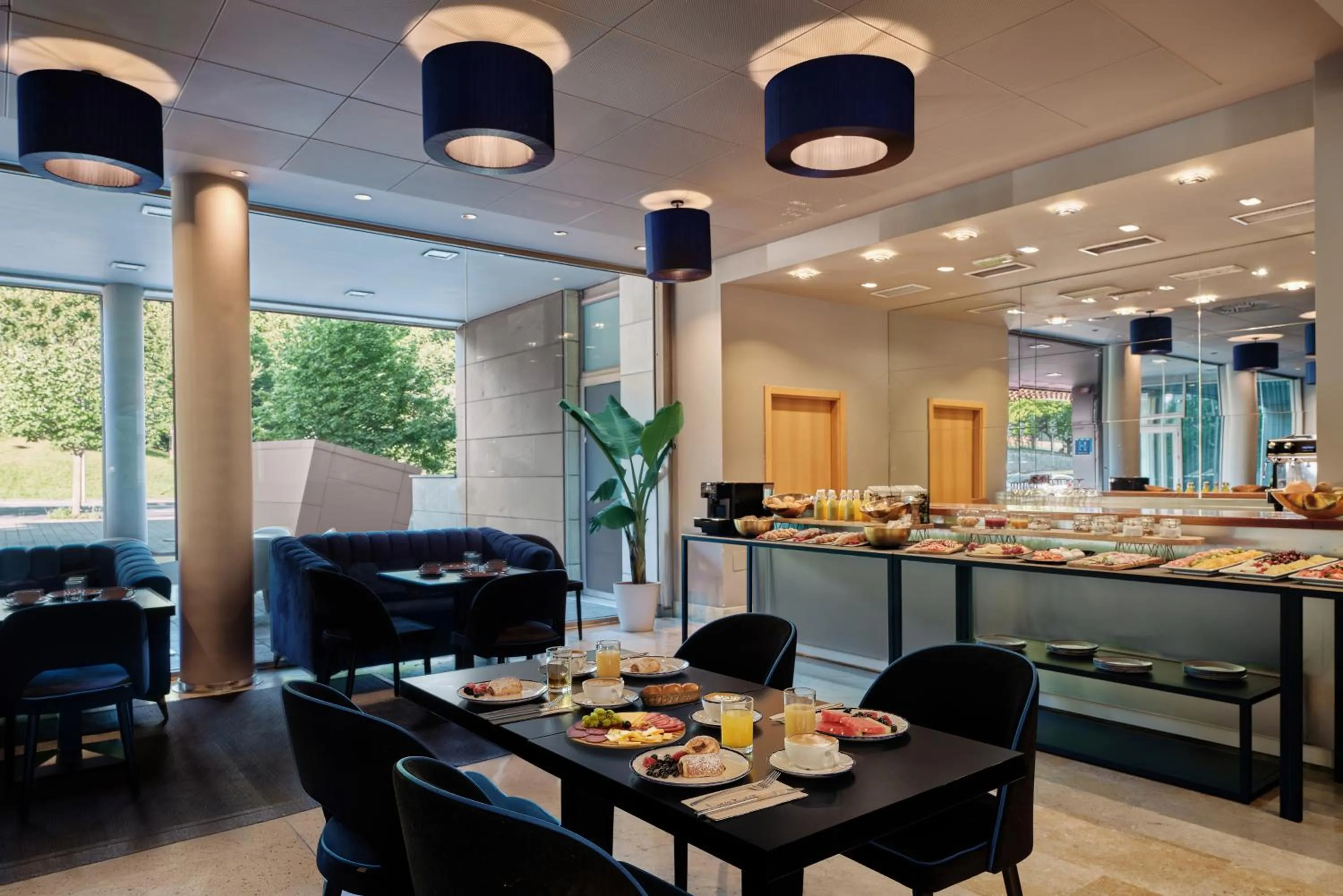 Buffet breakfast in Hotel Antik San Sebastián