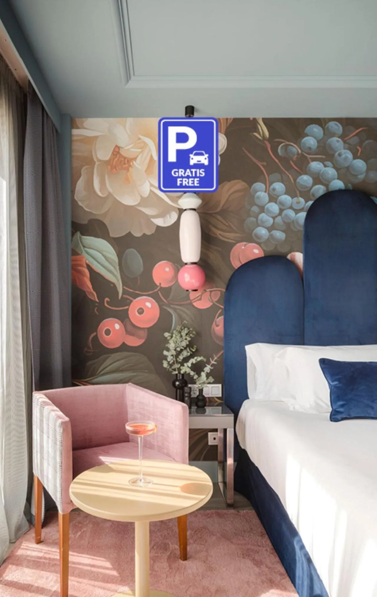 Photo of the whole room, Bed in Hotel Antik San Sebastián