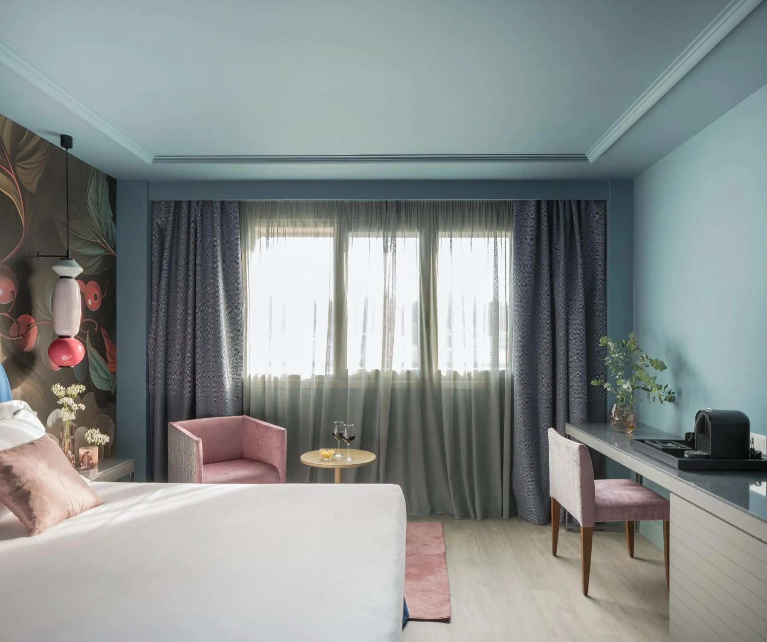 Photo of the whole room, Bed in Hotel Antik San Sebastián