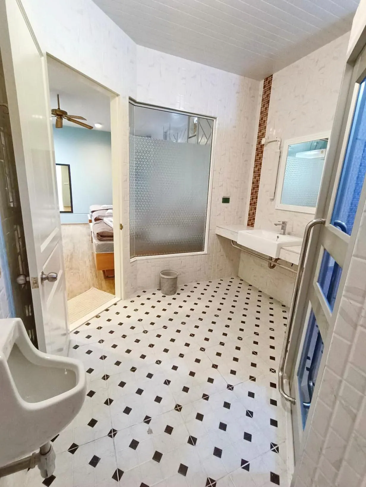 Toilet in 97 Merryland Apartments & Hotel