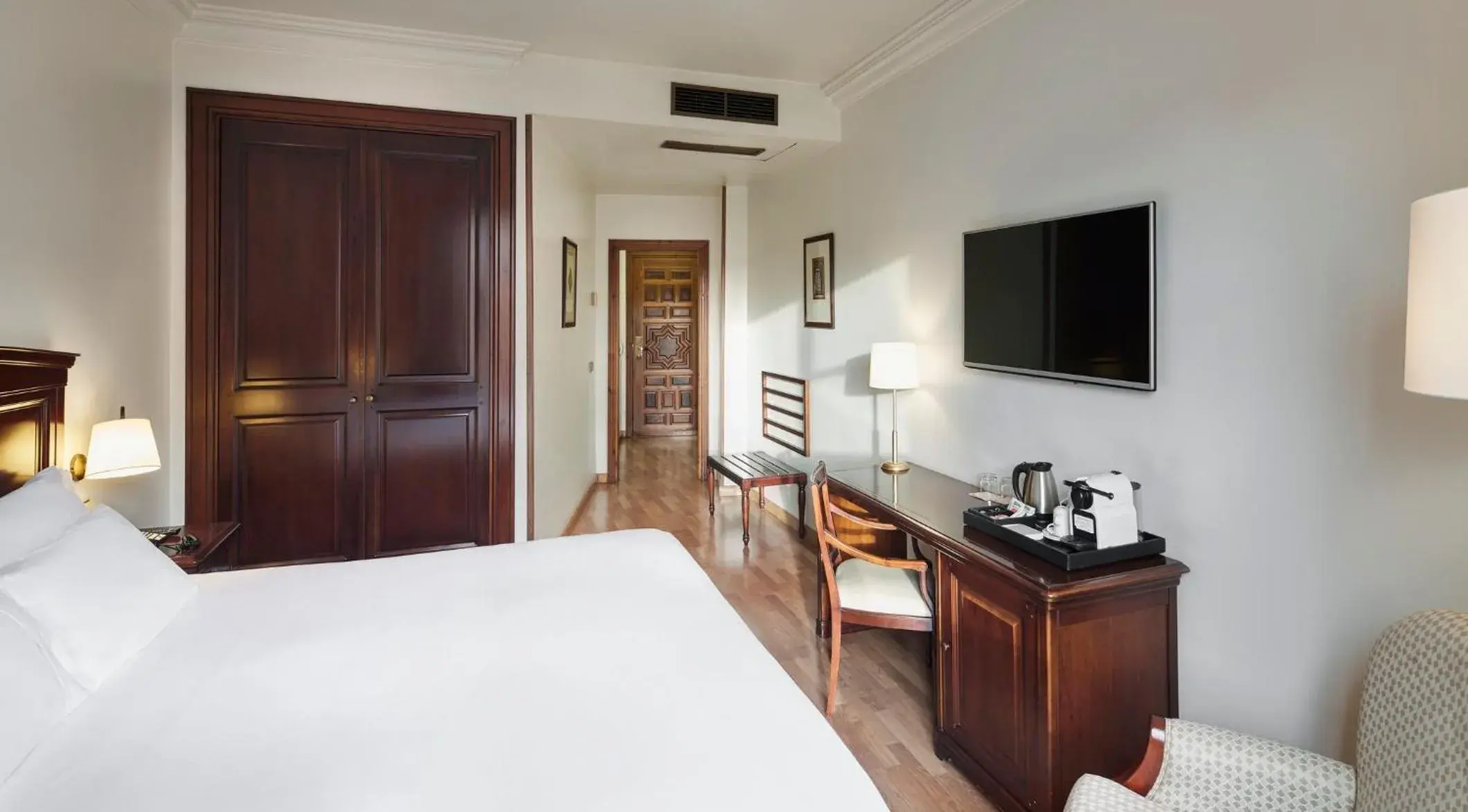 Photo of the whole room, Bed in Sercotel Palacio de los Gamboa Photo of the whole room, Bed in Sercotel Palacio de los Gamboa