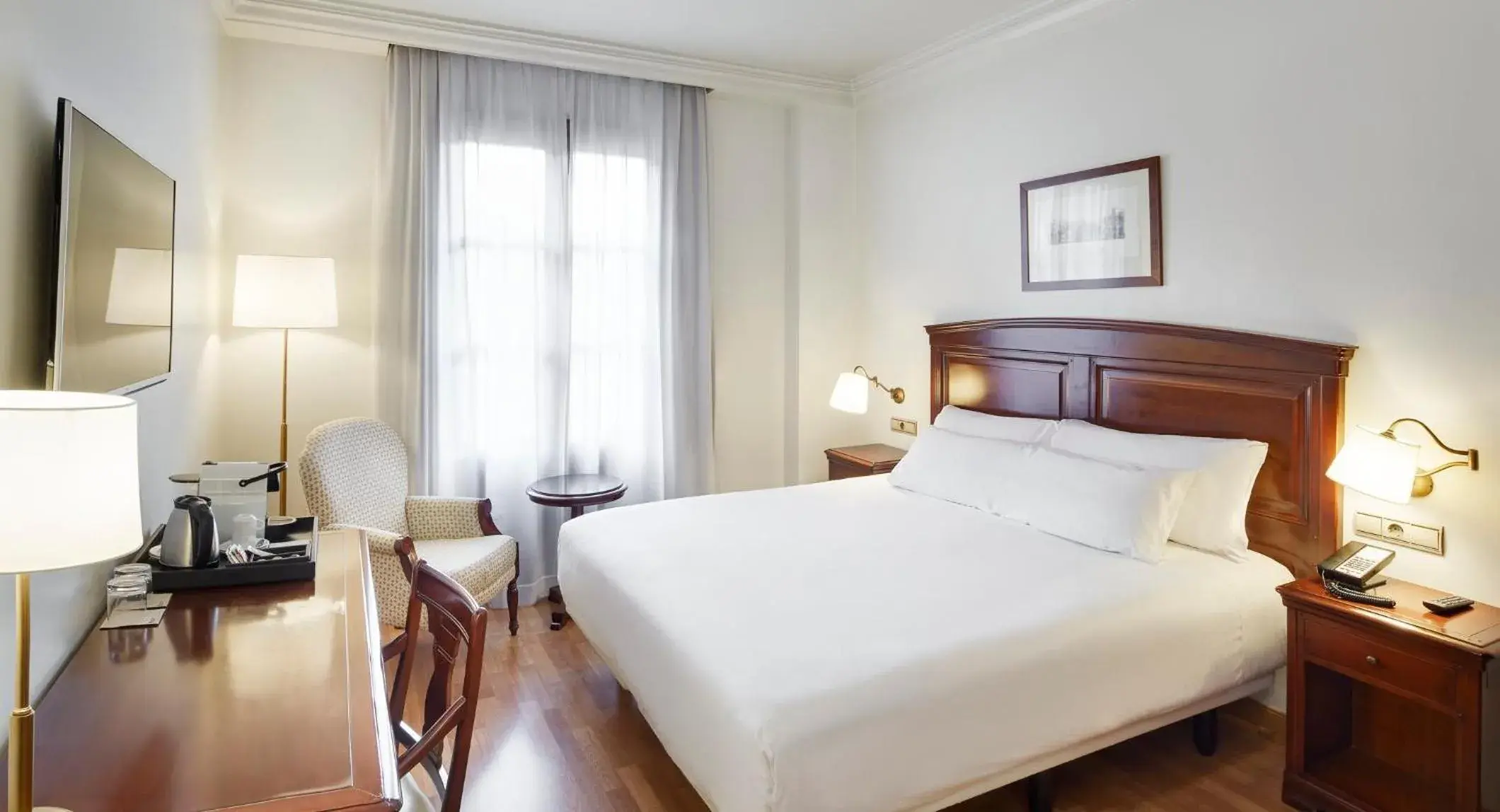 Photo of the whole room, Bed in Sercotel Palacio de los Gamboa Photo of the whole room, Bed in Sercotel Palacio de los Gamboa