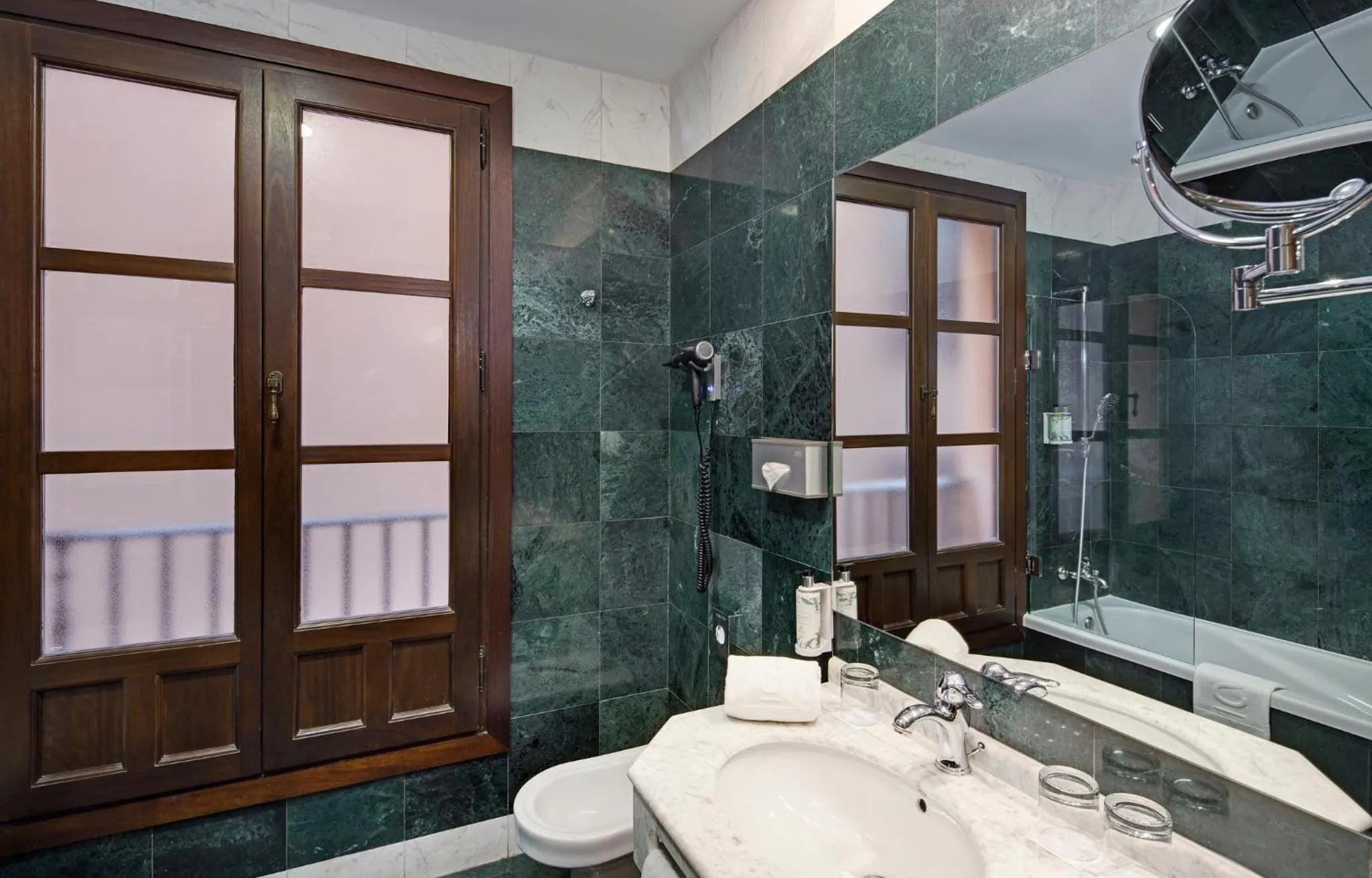 Bathroom in Sercotel Palacio de los Gamboa