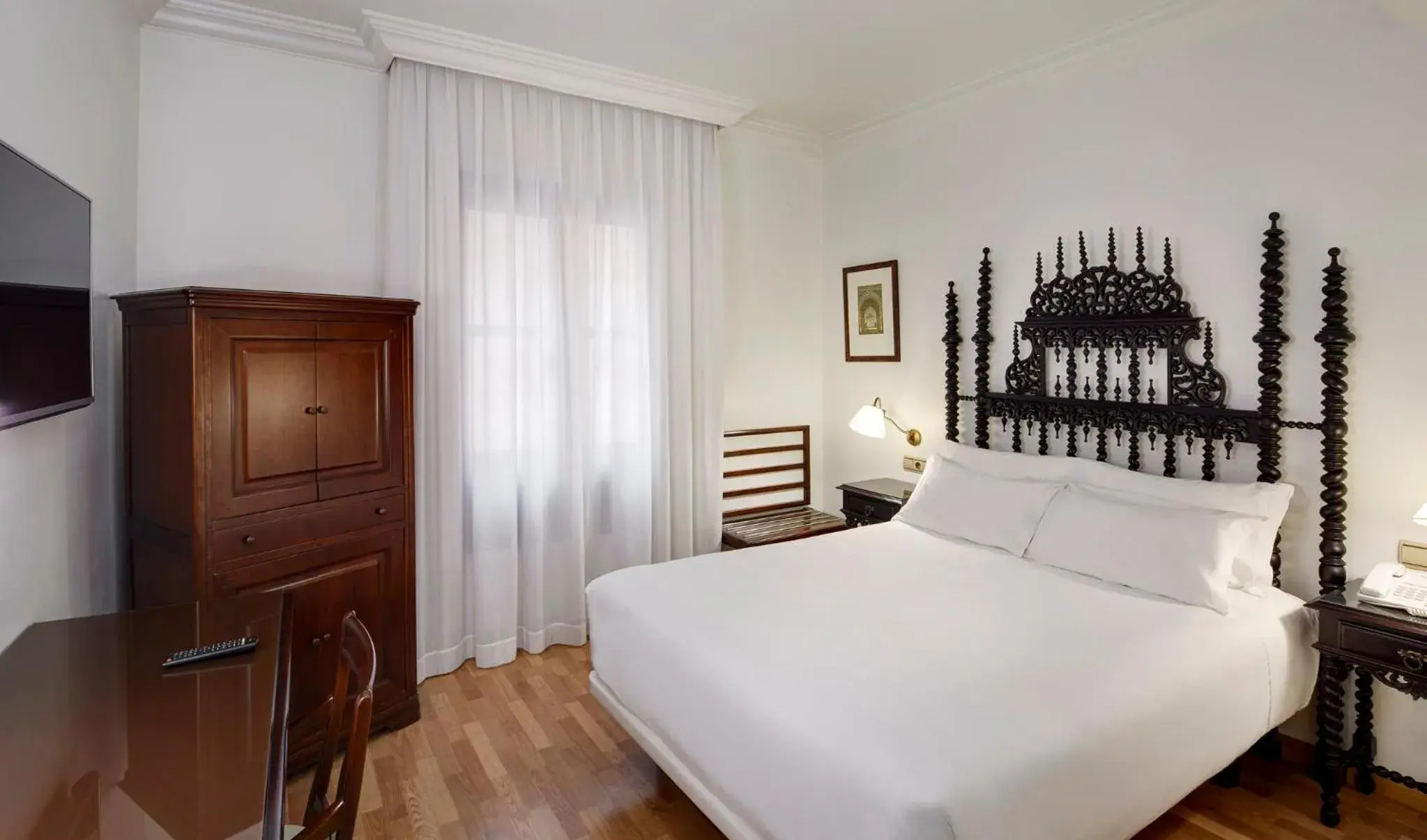 Photo of the whole room, Bed in Sercotel Palacio de los Gamboa Photo of the whole room, Bed in Sercotel Palacio de los Gamboa