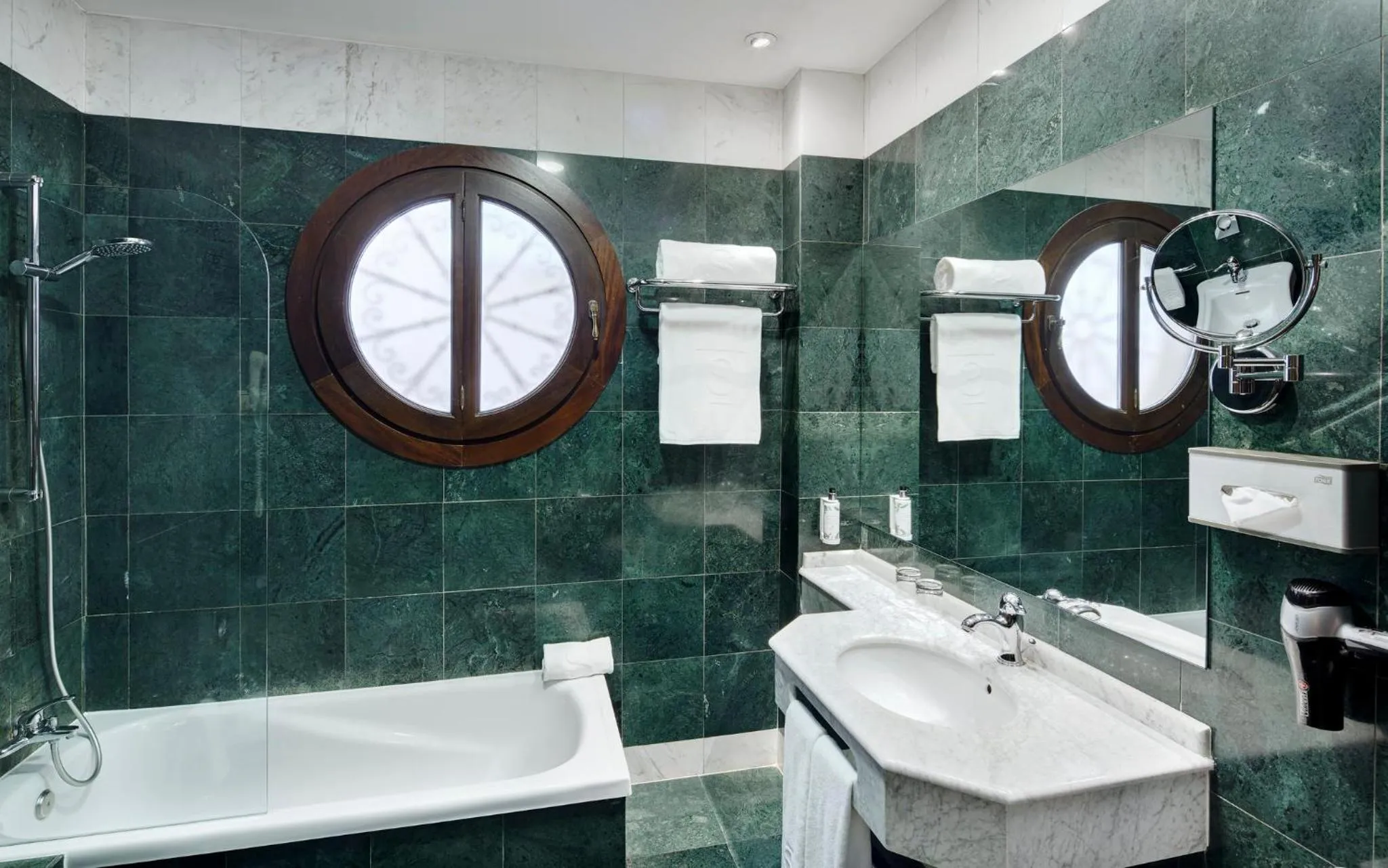 Bathroom in Sercotel Palacio de los Gamboa