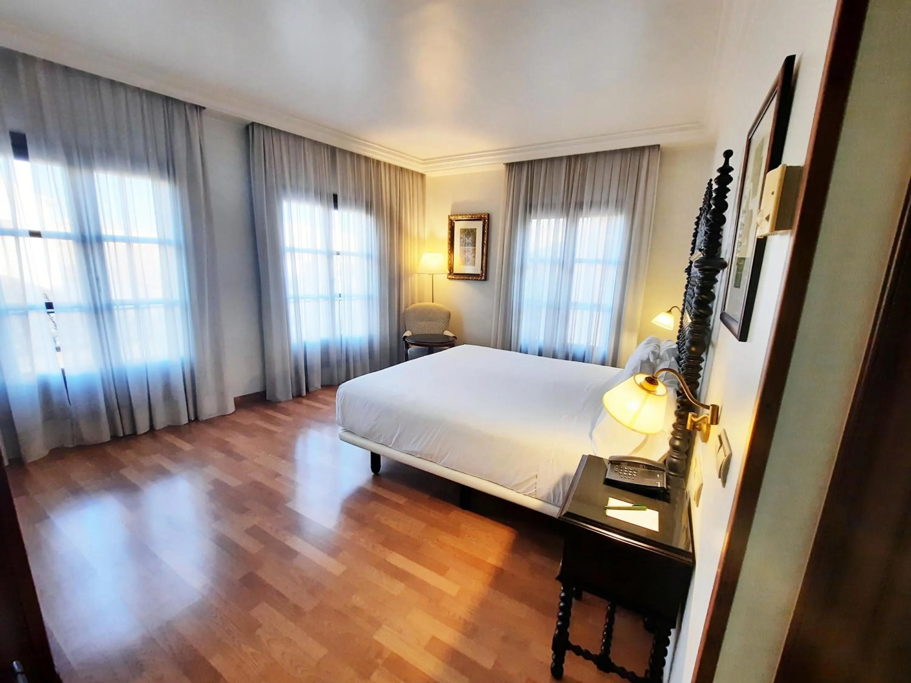 Photo of the whole room, Bed in Sercotel Palacio de los Gamboa